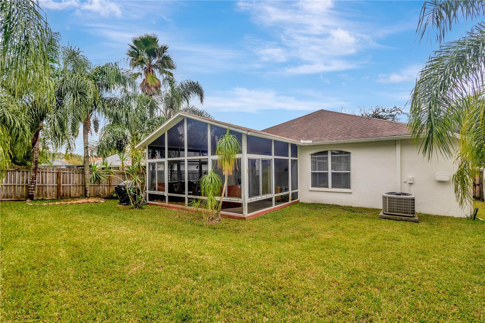 Listing photo id 24 for 25101 Hyde Park Boulevard