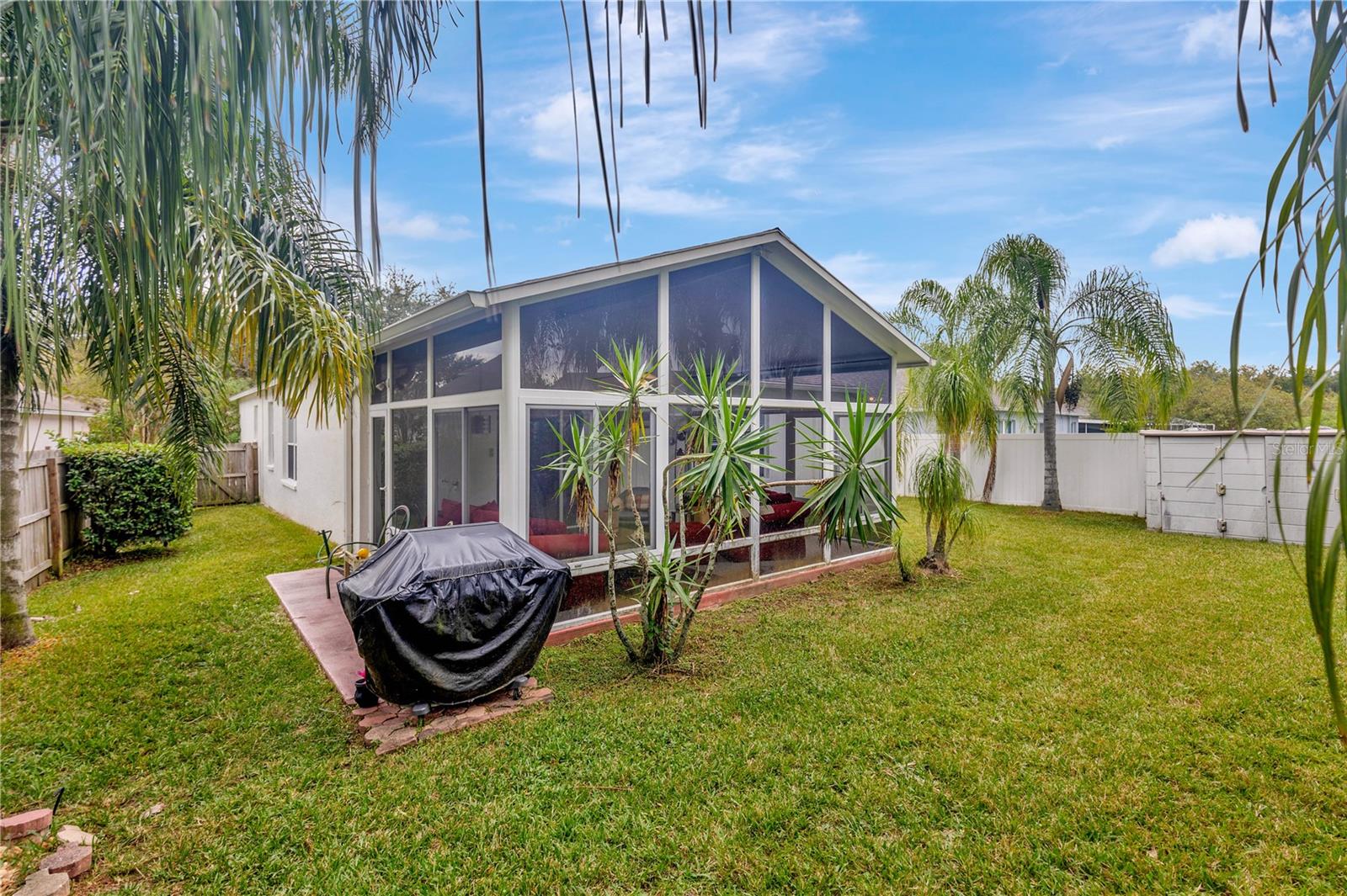 Listing photo id 25 for 25101 Hyde Park Boulevard