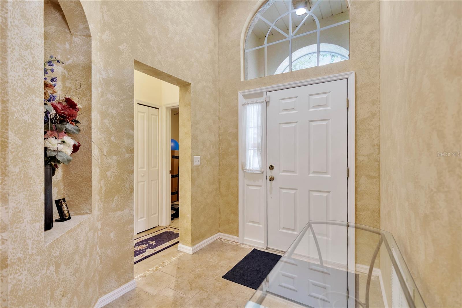 Listing photo id 1 for 25101 Hyde Park Boulevard