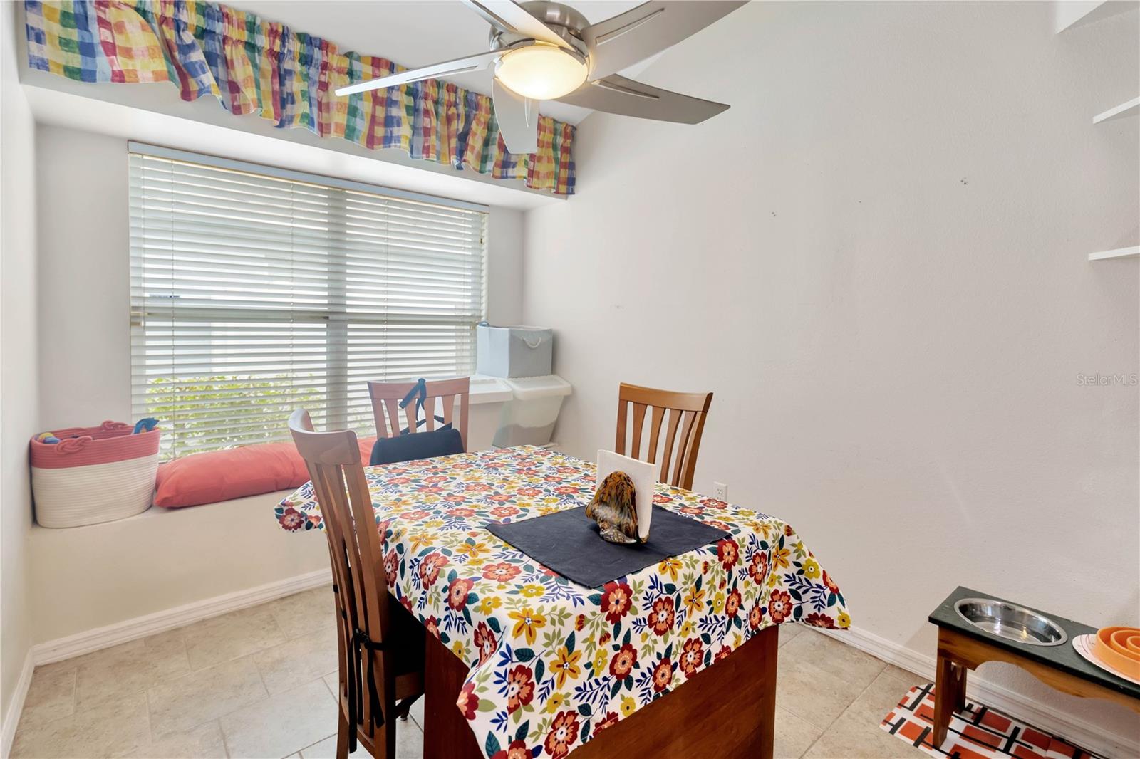 Listing photo id 5 for 25101 Hyde Park Boulevard