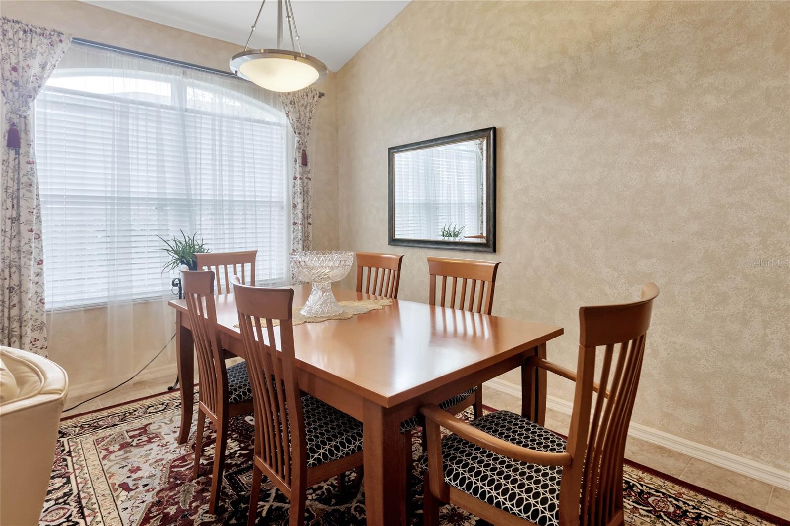 Listing photo id 7 for 25101 Hyde Park Boulevard