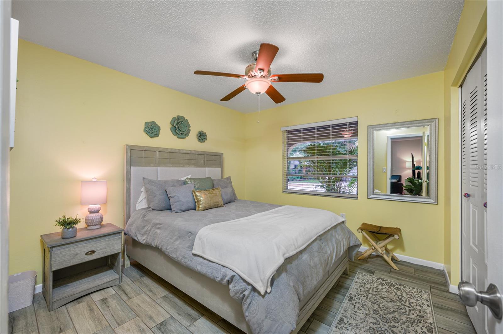 Listing photo id 13 for 2329 Carrie Court