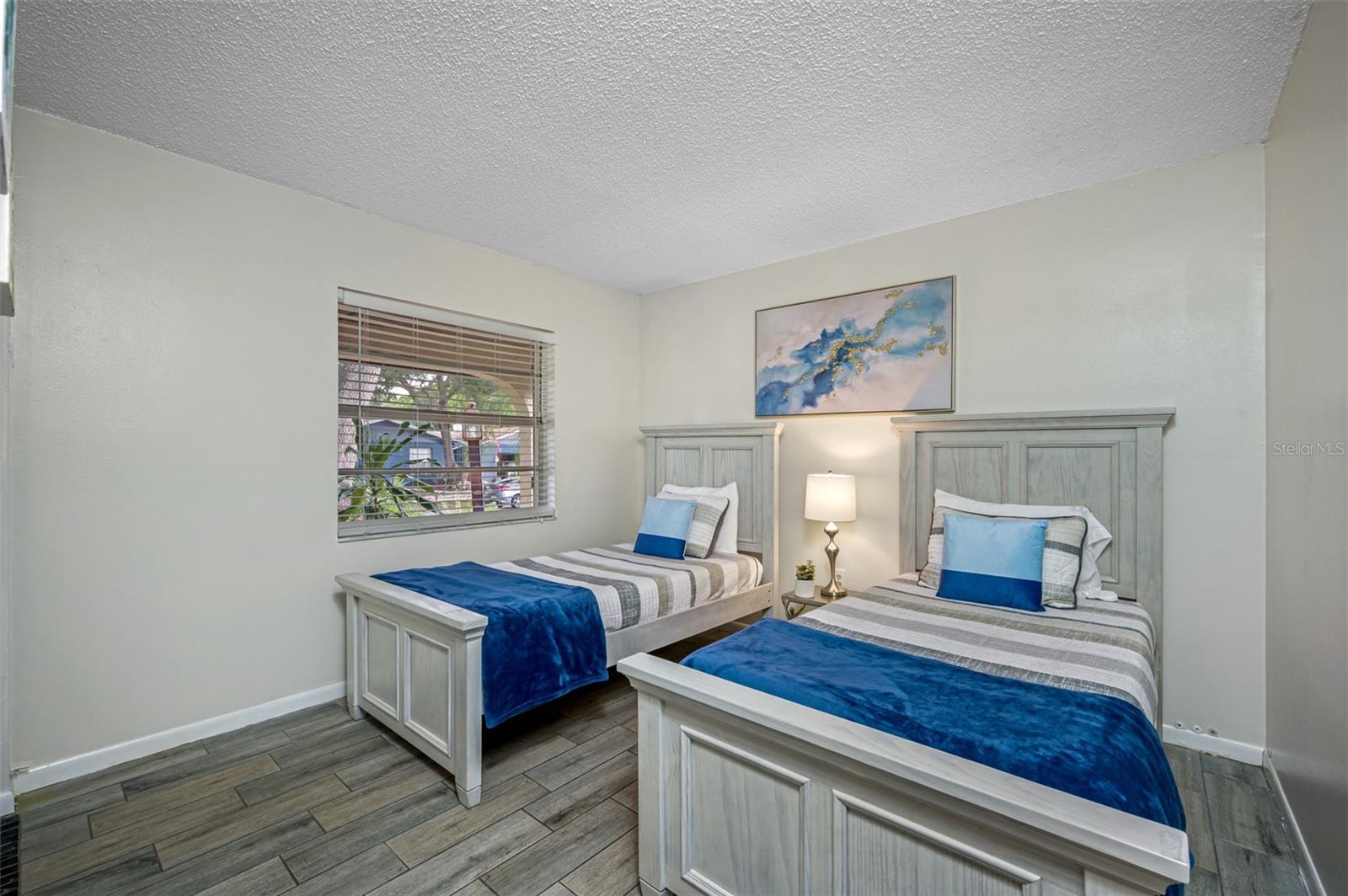Listing photo id 16 for 2329 Carrie Court