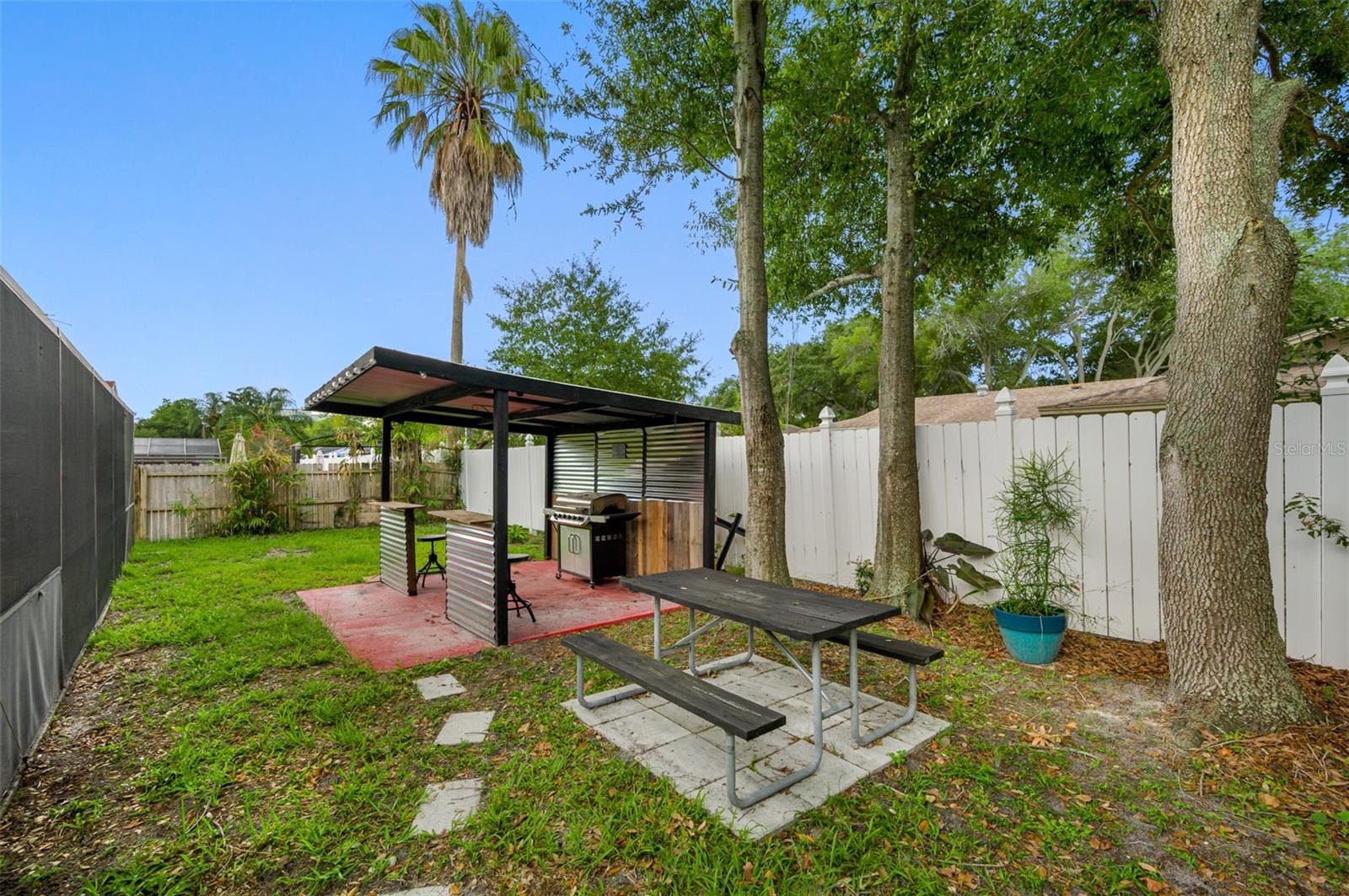 Listing photo id 20 for 2329 Carrie Court