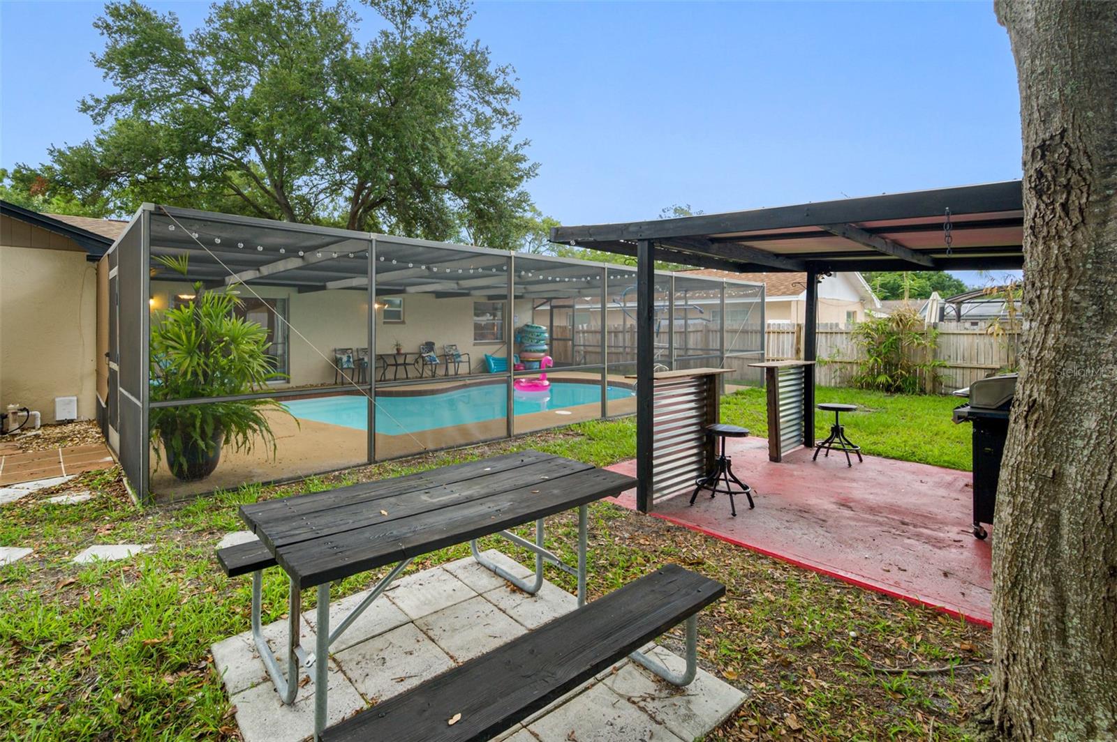 Listing photo id 22 for 2329 Carrie Court