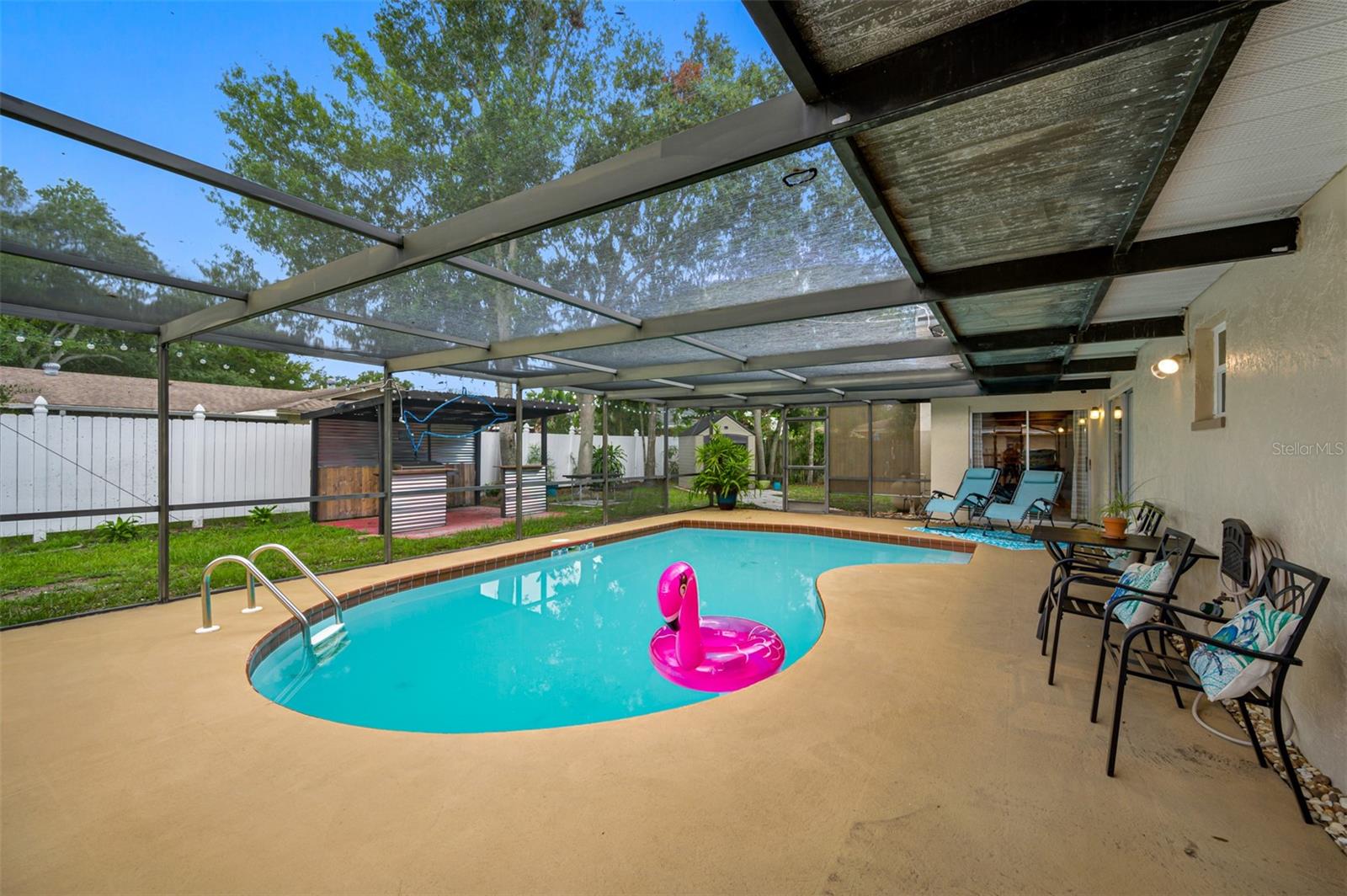 Listing photo id 23 for 2329 Carrie Court