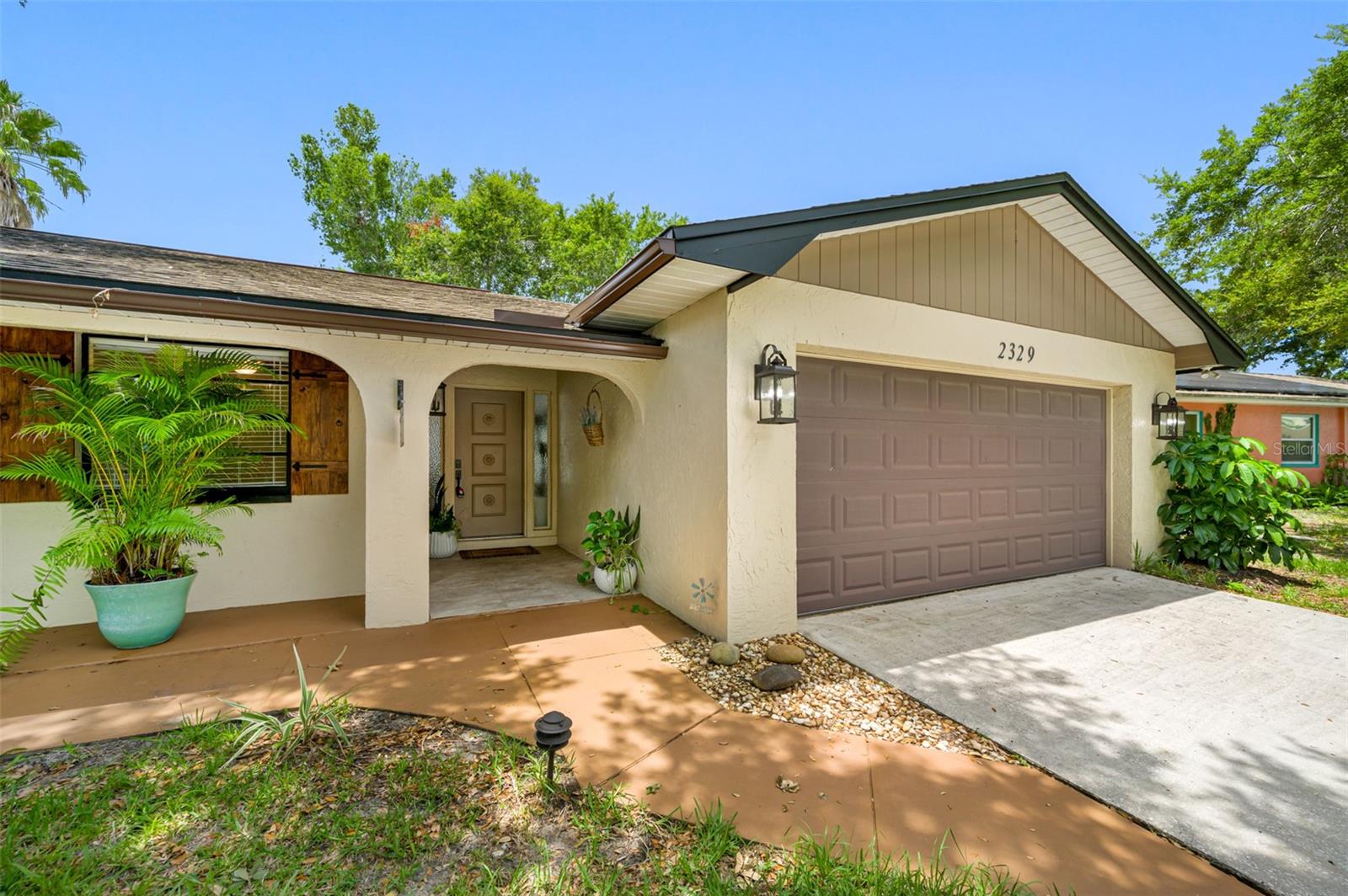 Listing photo id 1 for 2329 Carrie Court