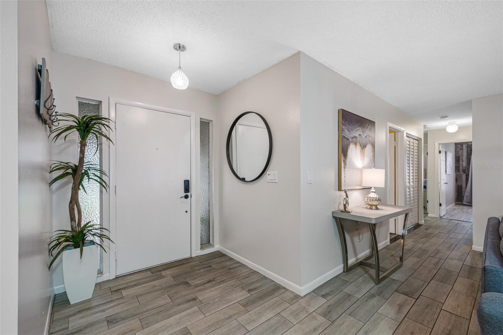 Listing photo id 5 for 2329 Carrie Court