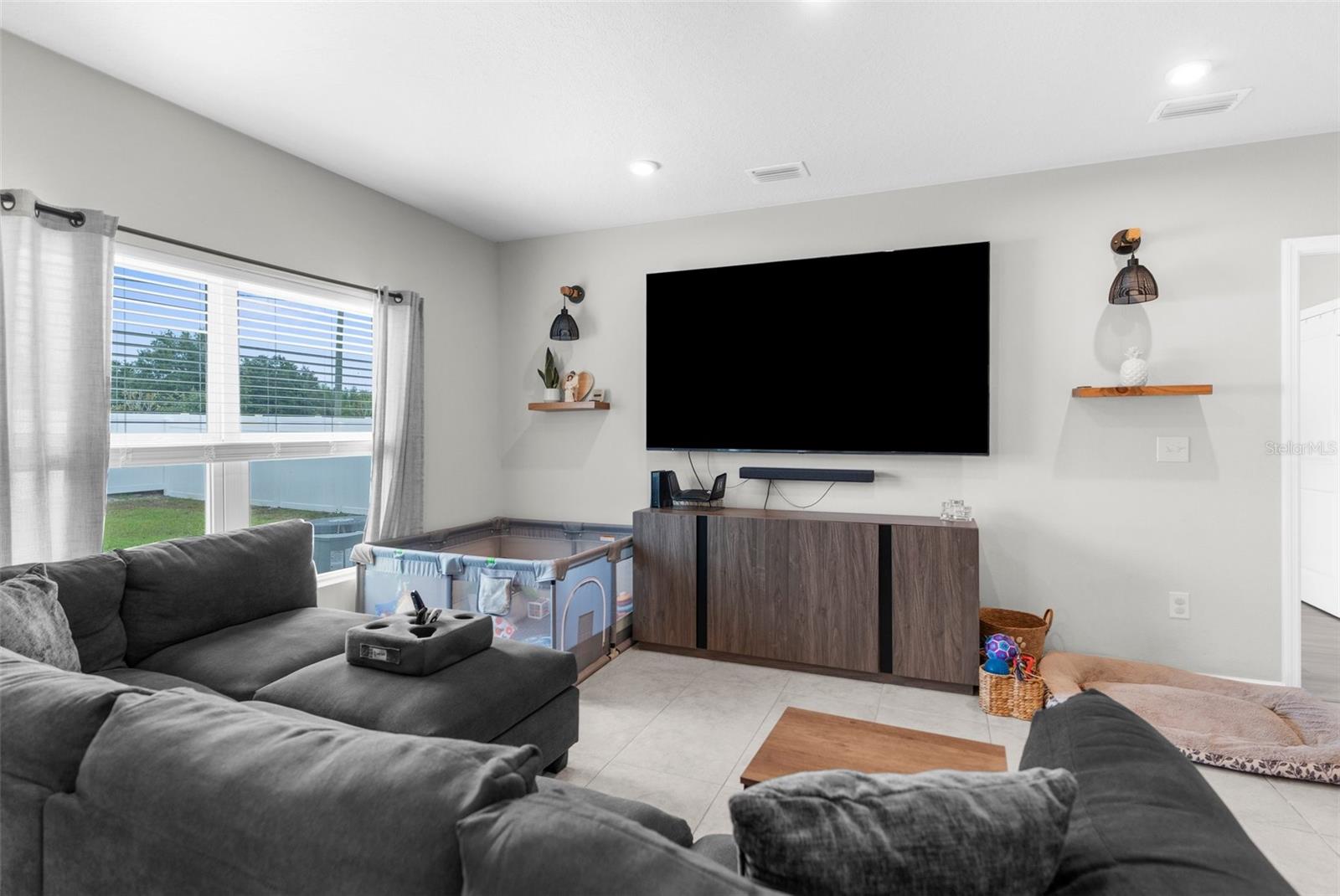 Listing photo id 18 for 14532 Whitewater Way