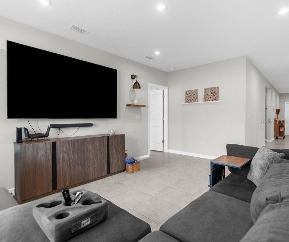 Listing photo id 19 for 14532 Whitewater Way