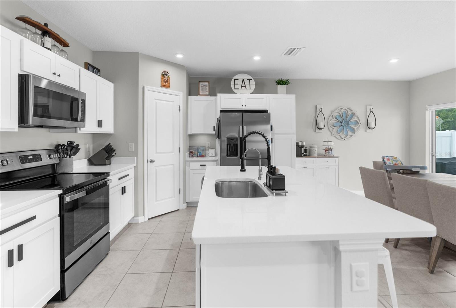 Listing photo id 22 for 14532 Whitewater Way