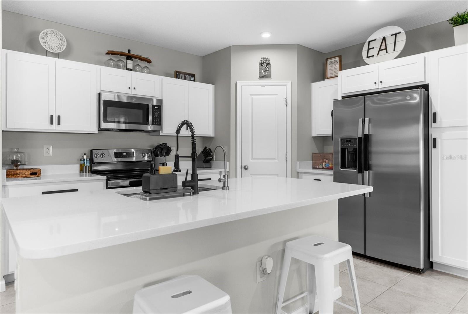 Listing photo id 24 for 14532 Whitewater Way