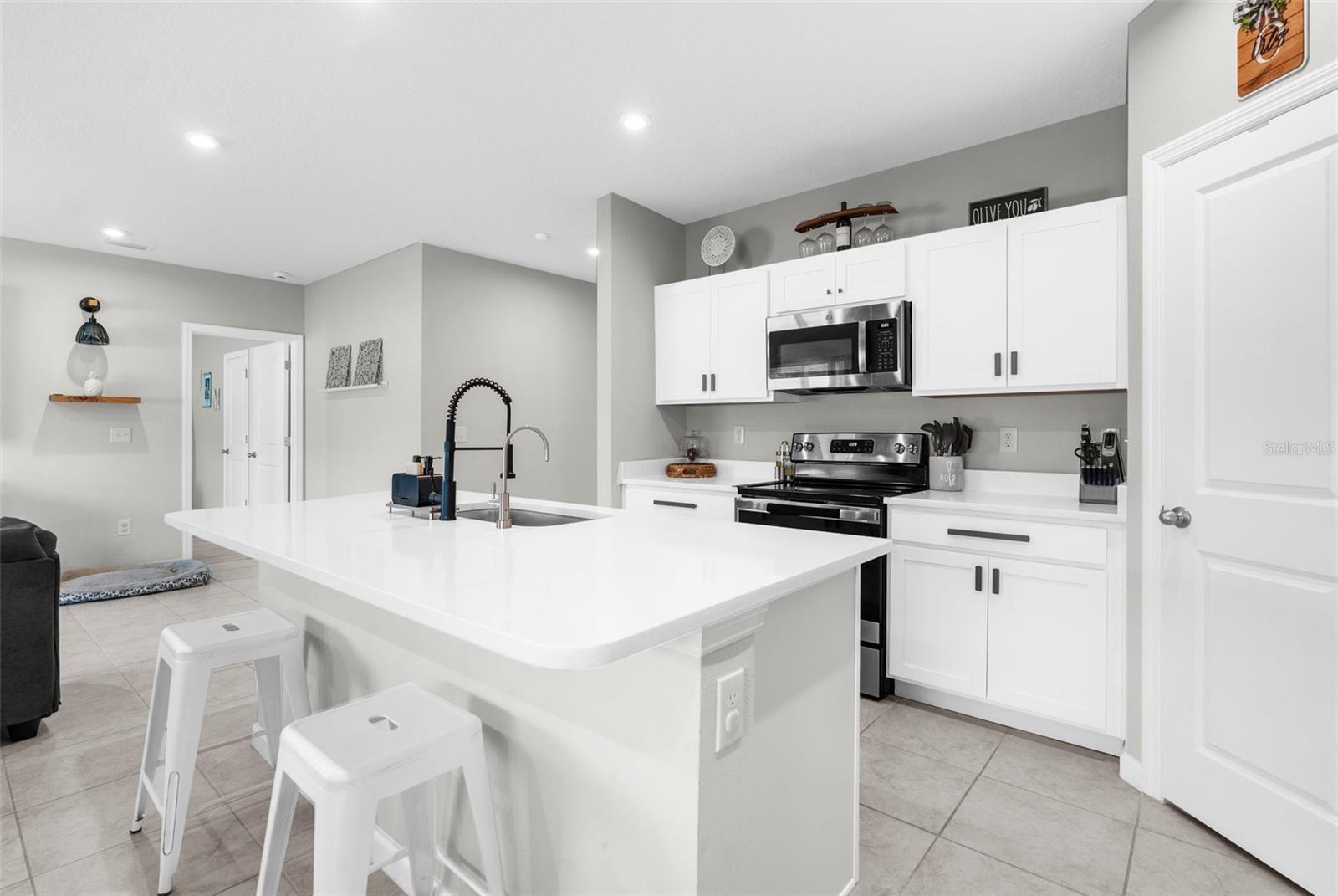 Listing photo id 25 for 14532 Whitewater Way