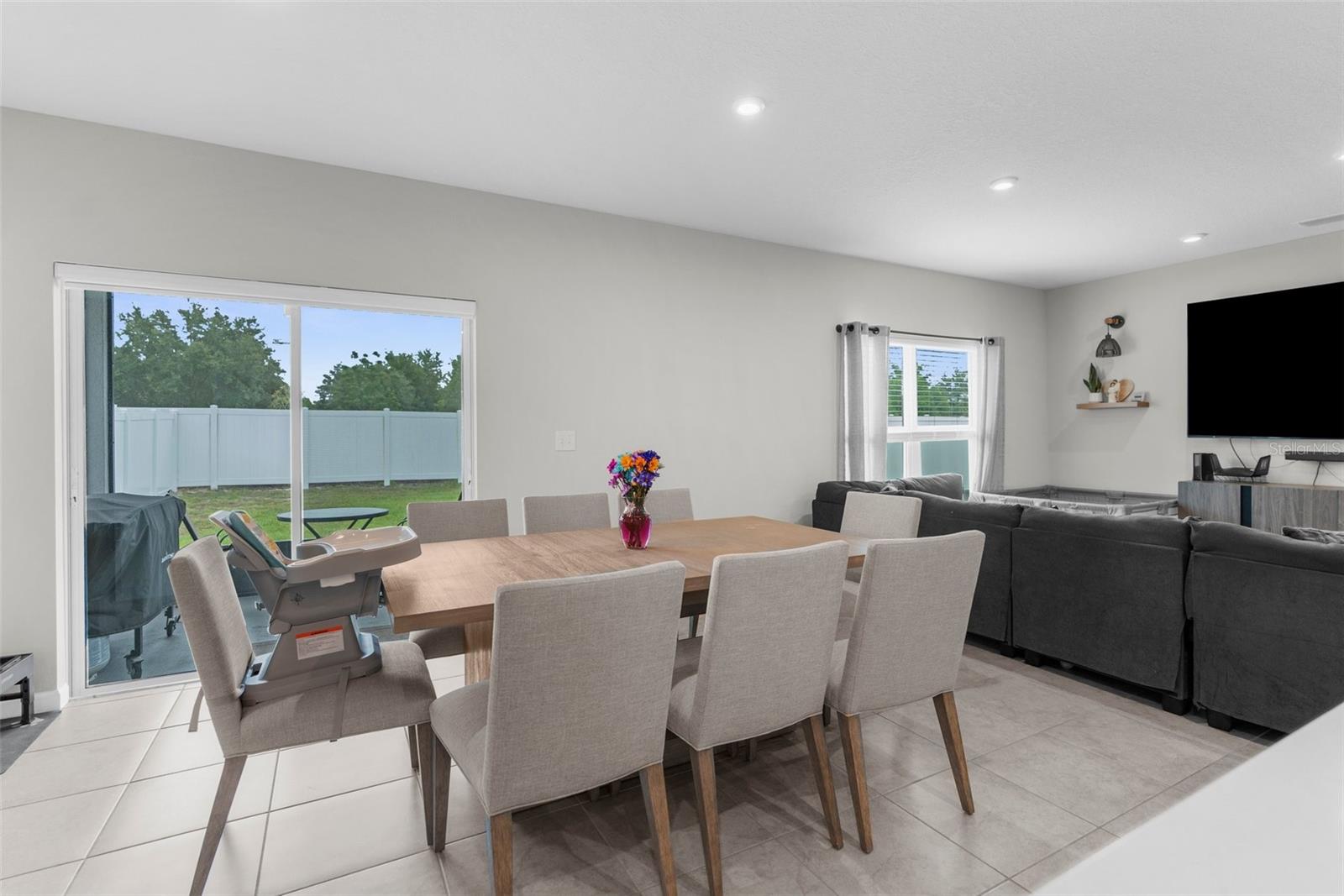 Listing photo id 27 for 14532 Whitewater Way