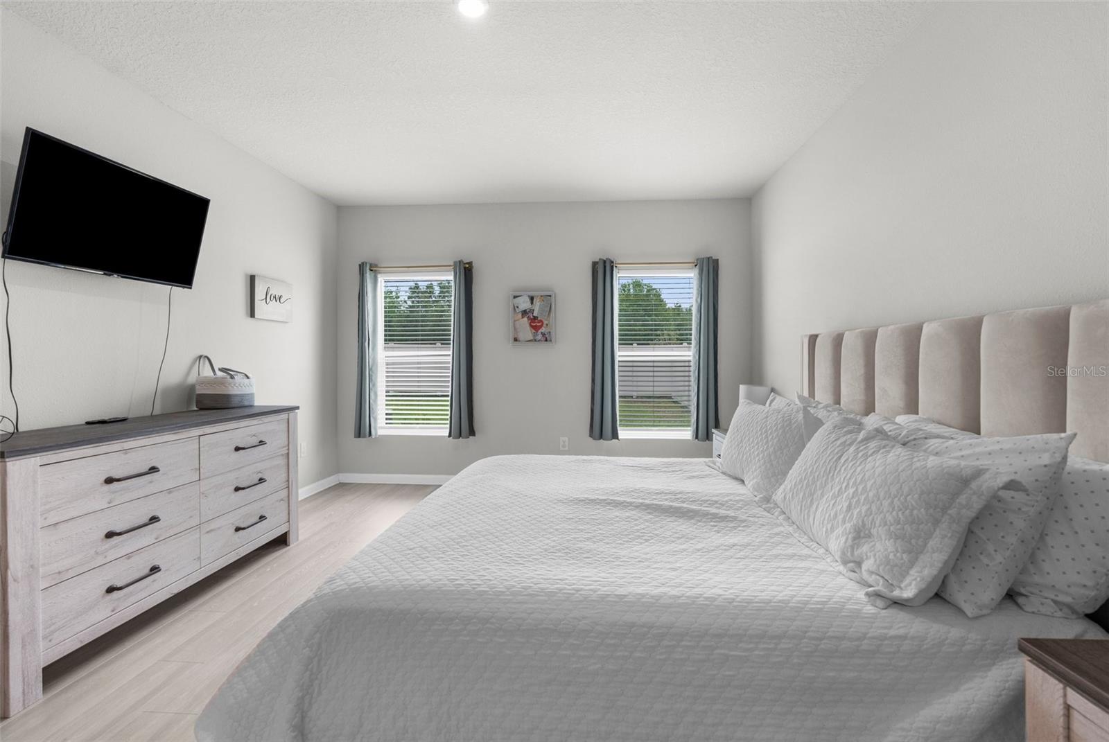 Listing photo id 30 for 14532 Whitewater Way