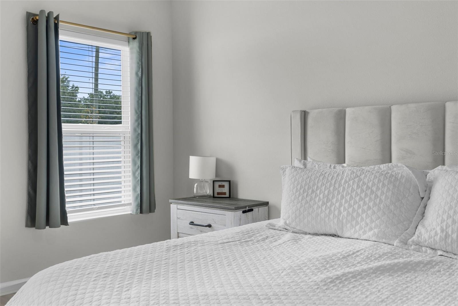Listing photo id 31 for 14532 Whitewater Way