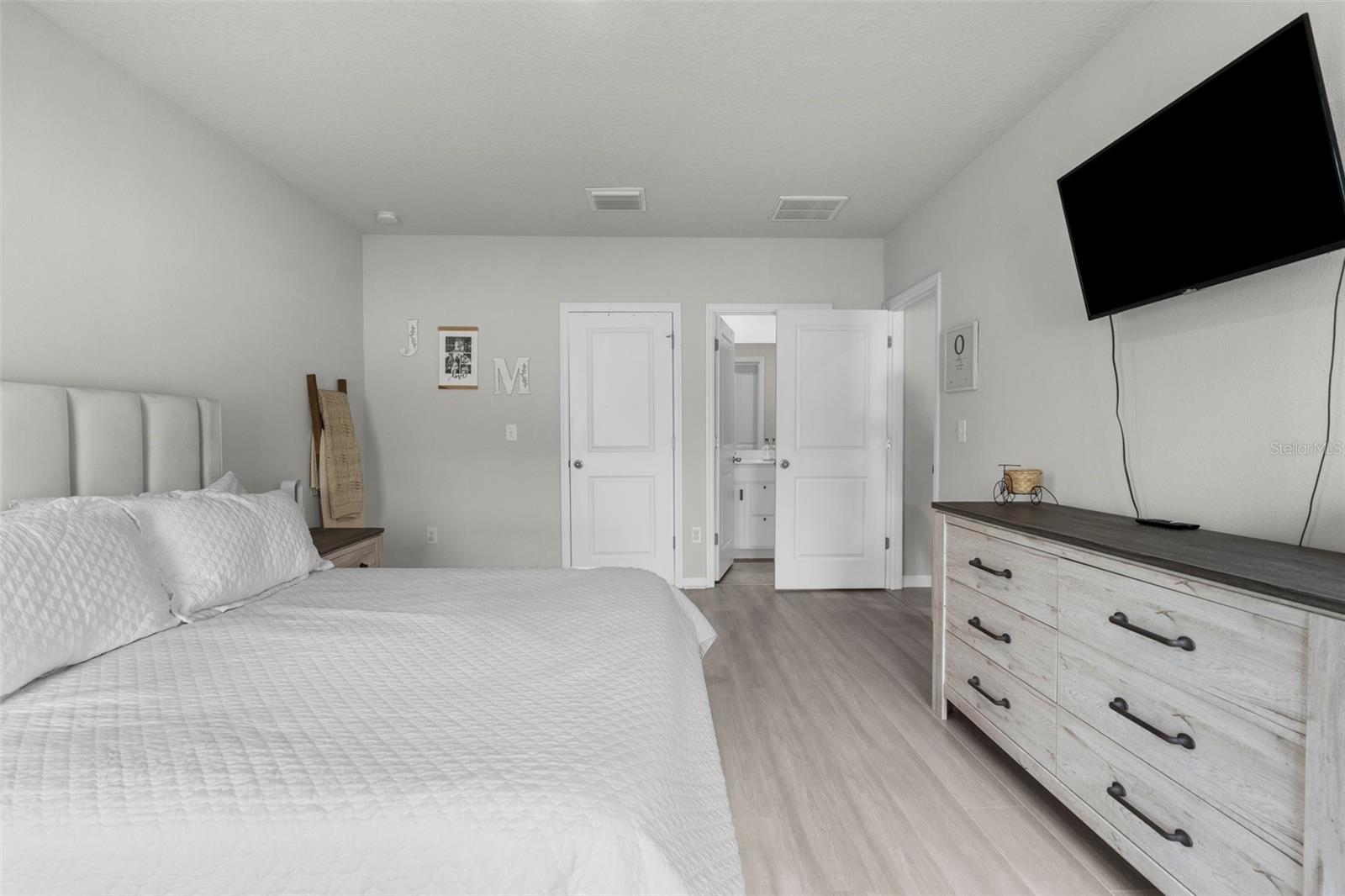 Listing photo id 32 for 14532 Whitewater Way