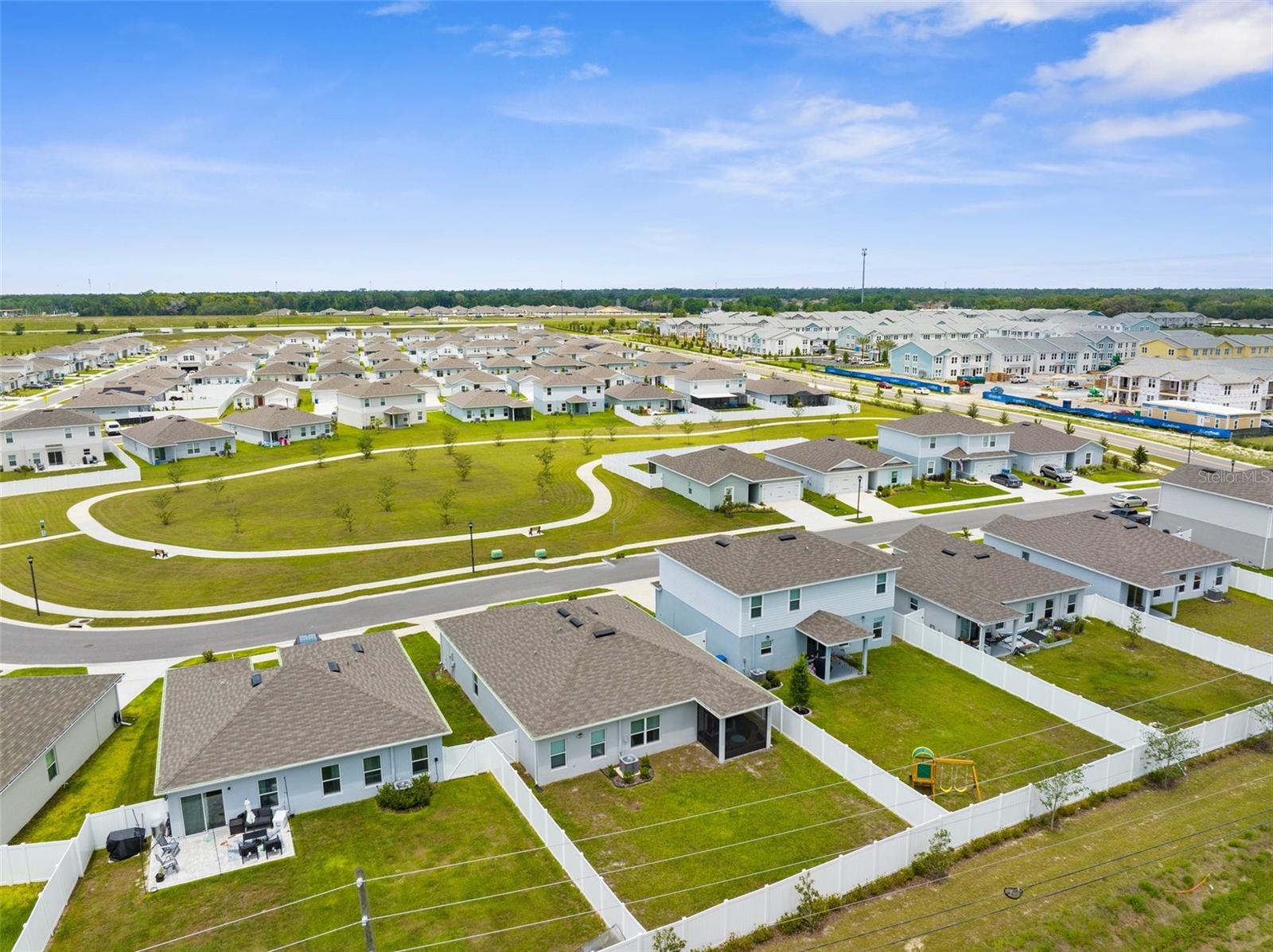 Listing photo id 33 for 14532 Whitewater Way