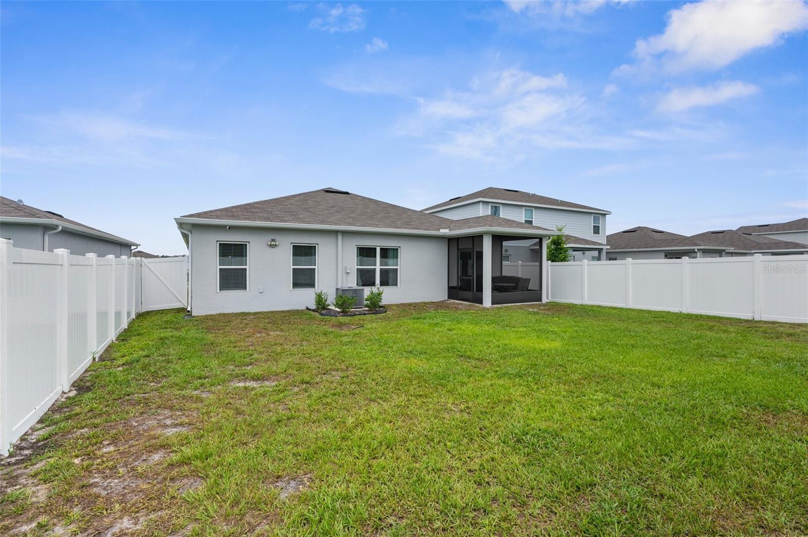 Listing photo id 39 for 14532 Whitewater Way