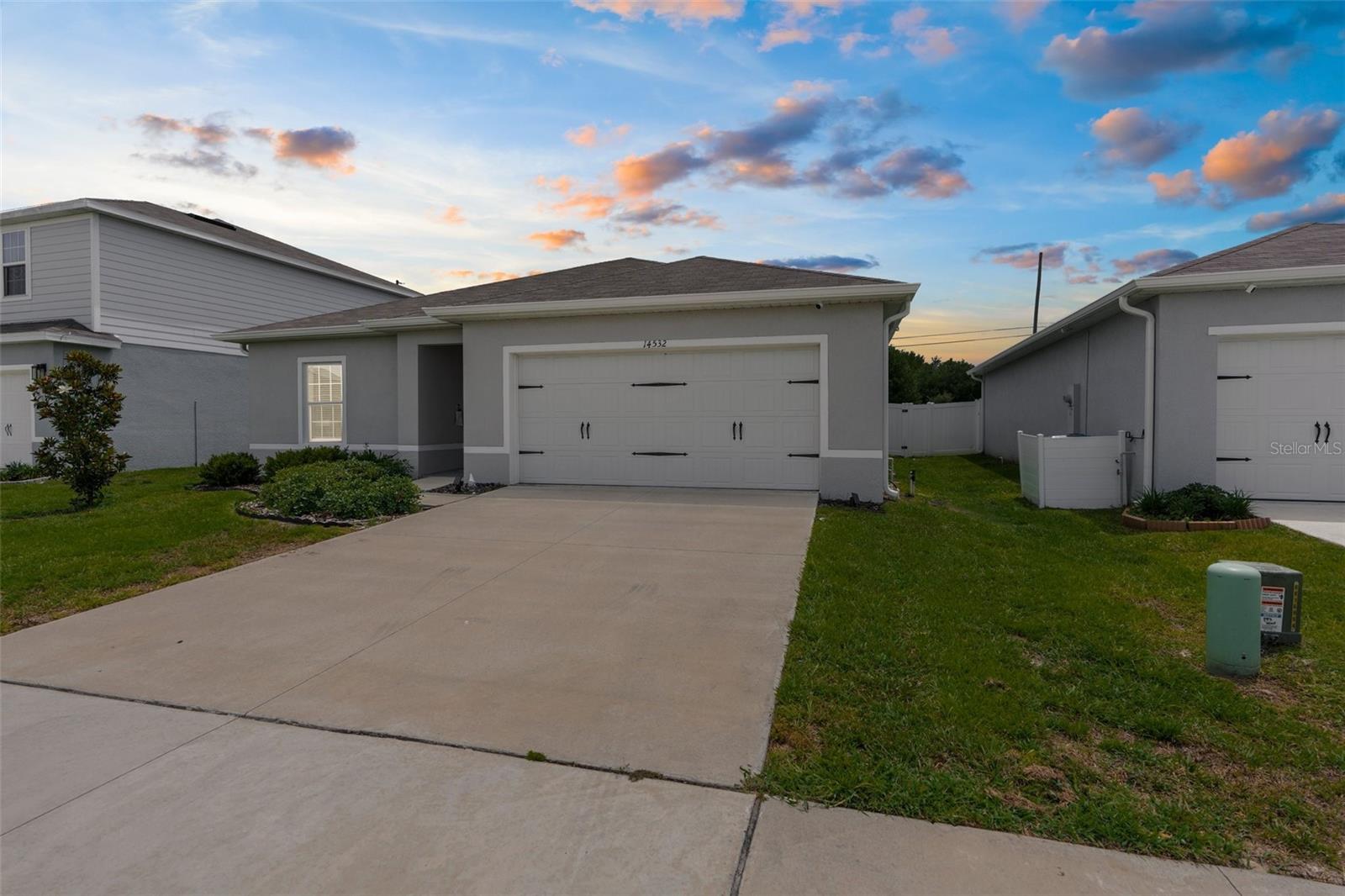 Listing photo id 4 for 14532 Whitewater Way