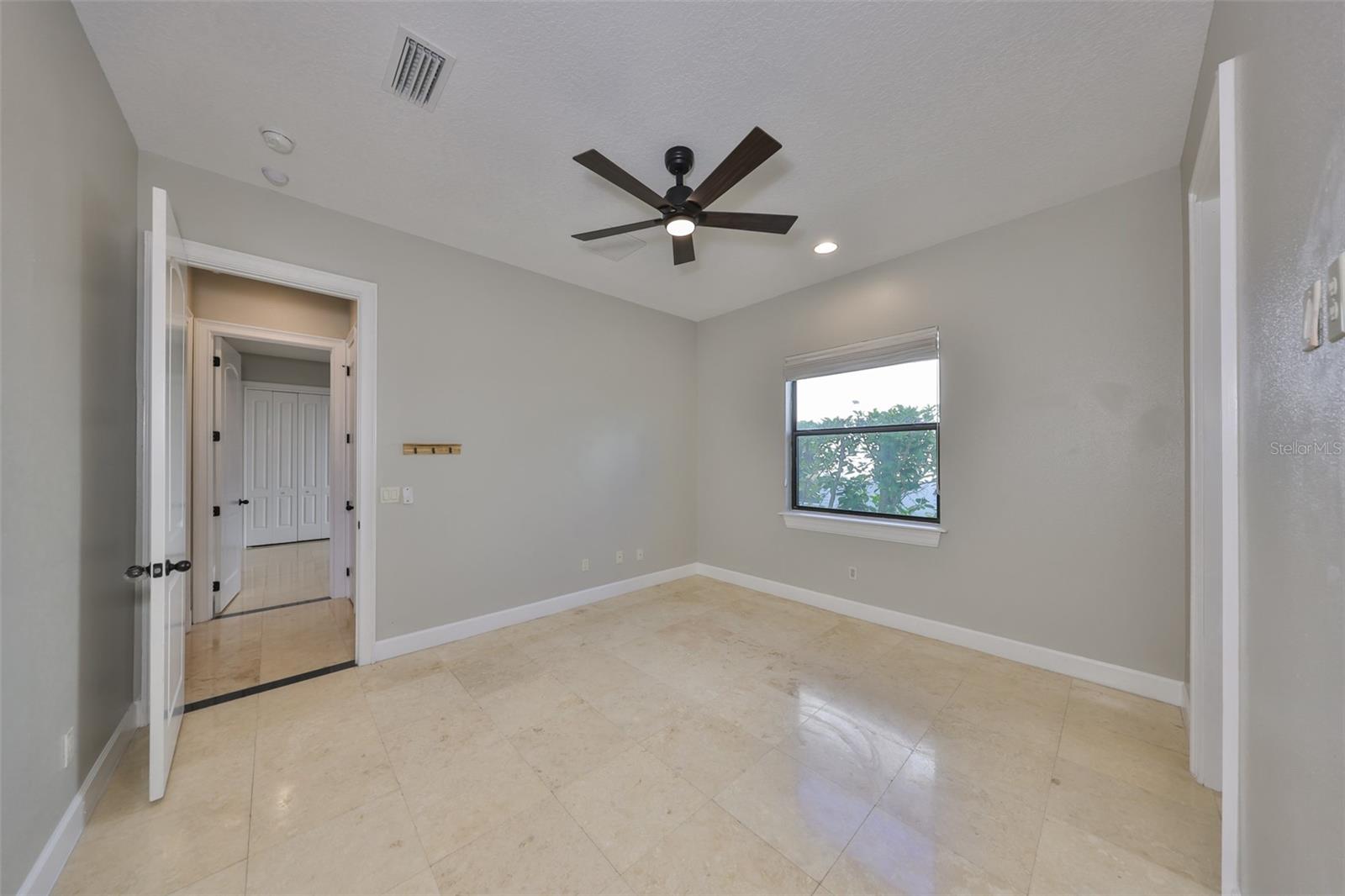 Image 39 of 81 For 912 Symphony Beach Lane