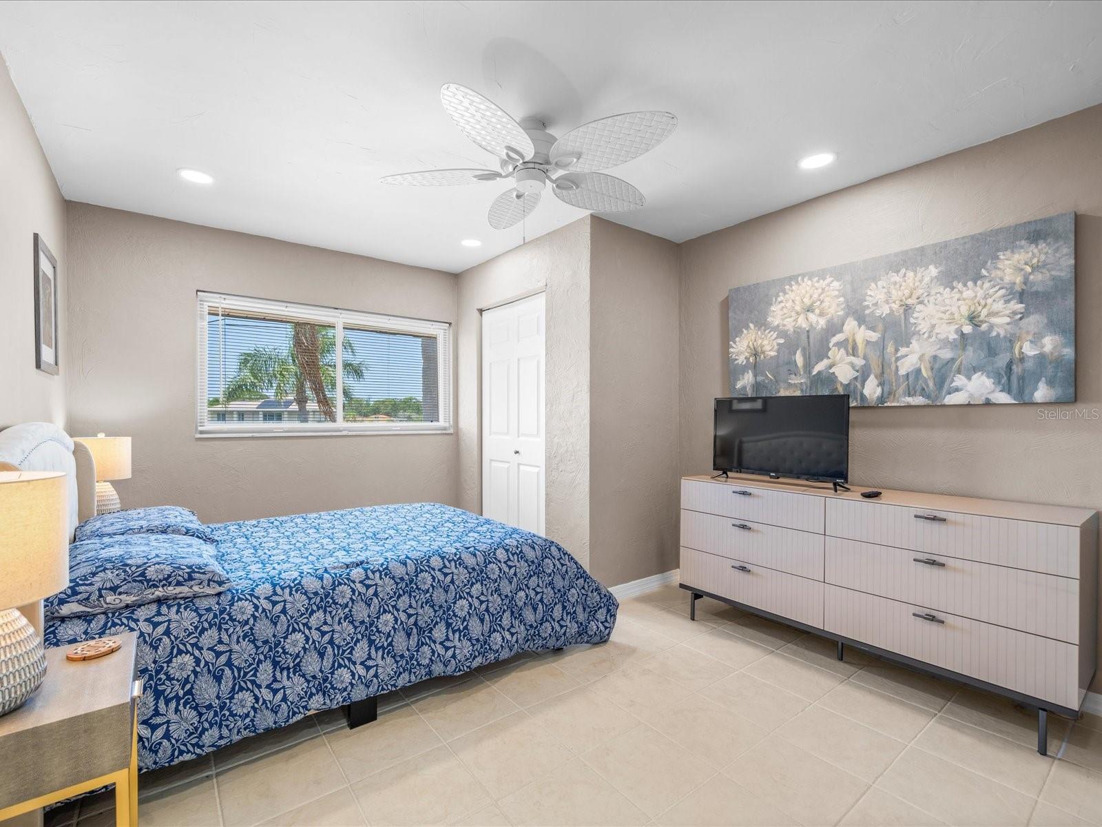 Image 28 of 35 For 213 Fernwood Circle 213
