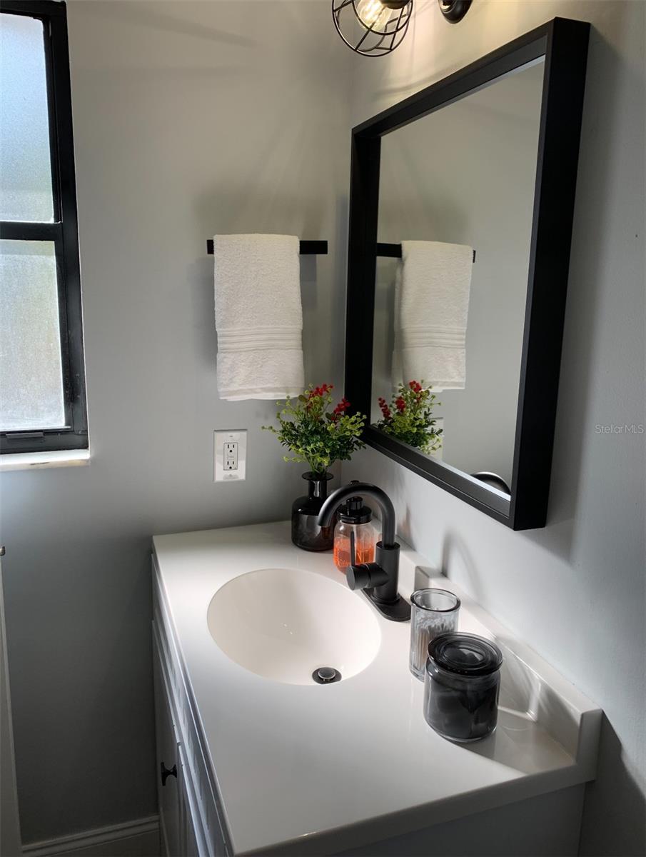 Image 6 of 19 For 715 2nd Avenue Ne