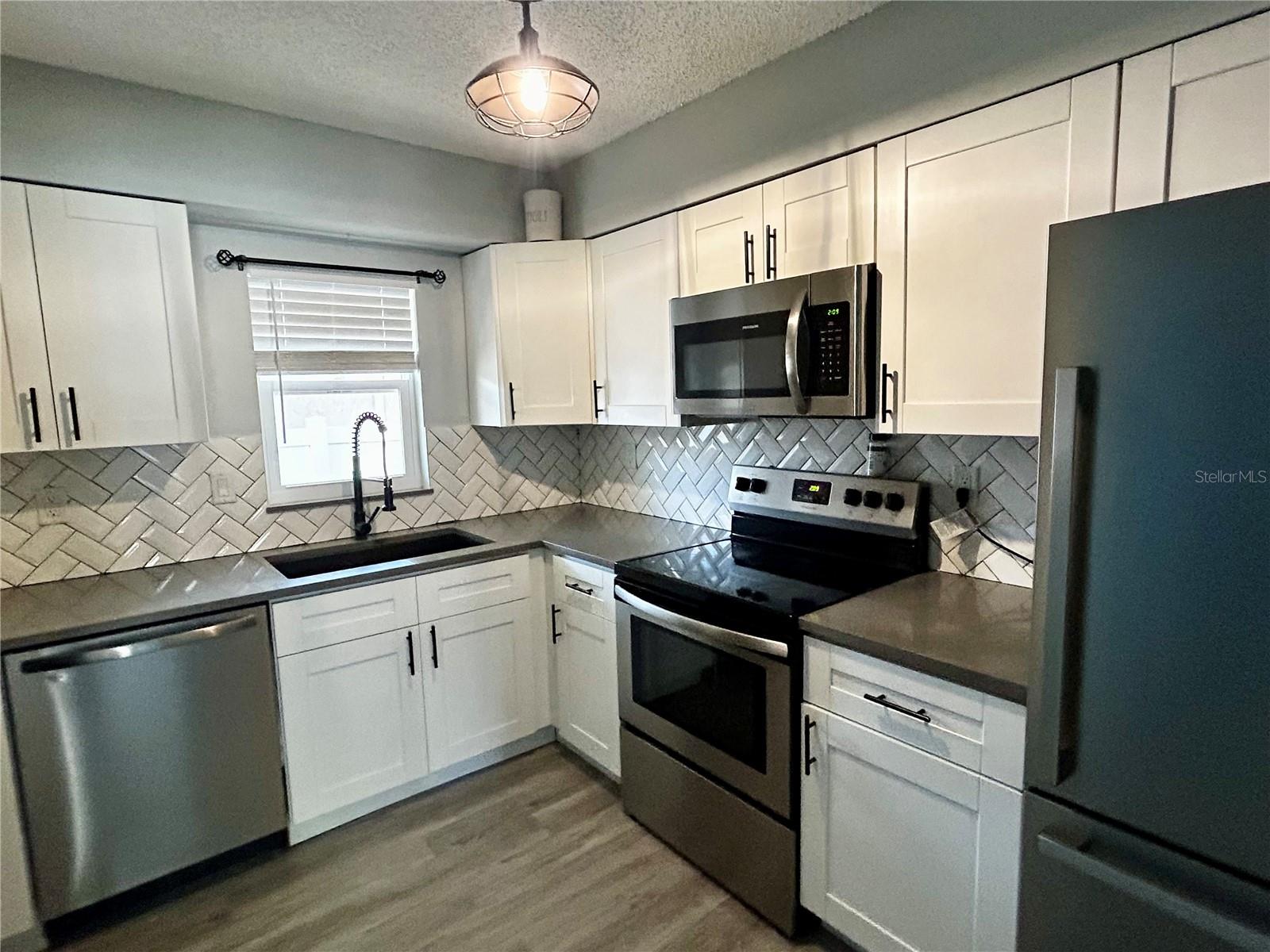 Image 8 of 19 For 715 2nd Avenue Ne