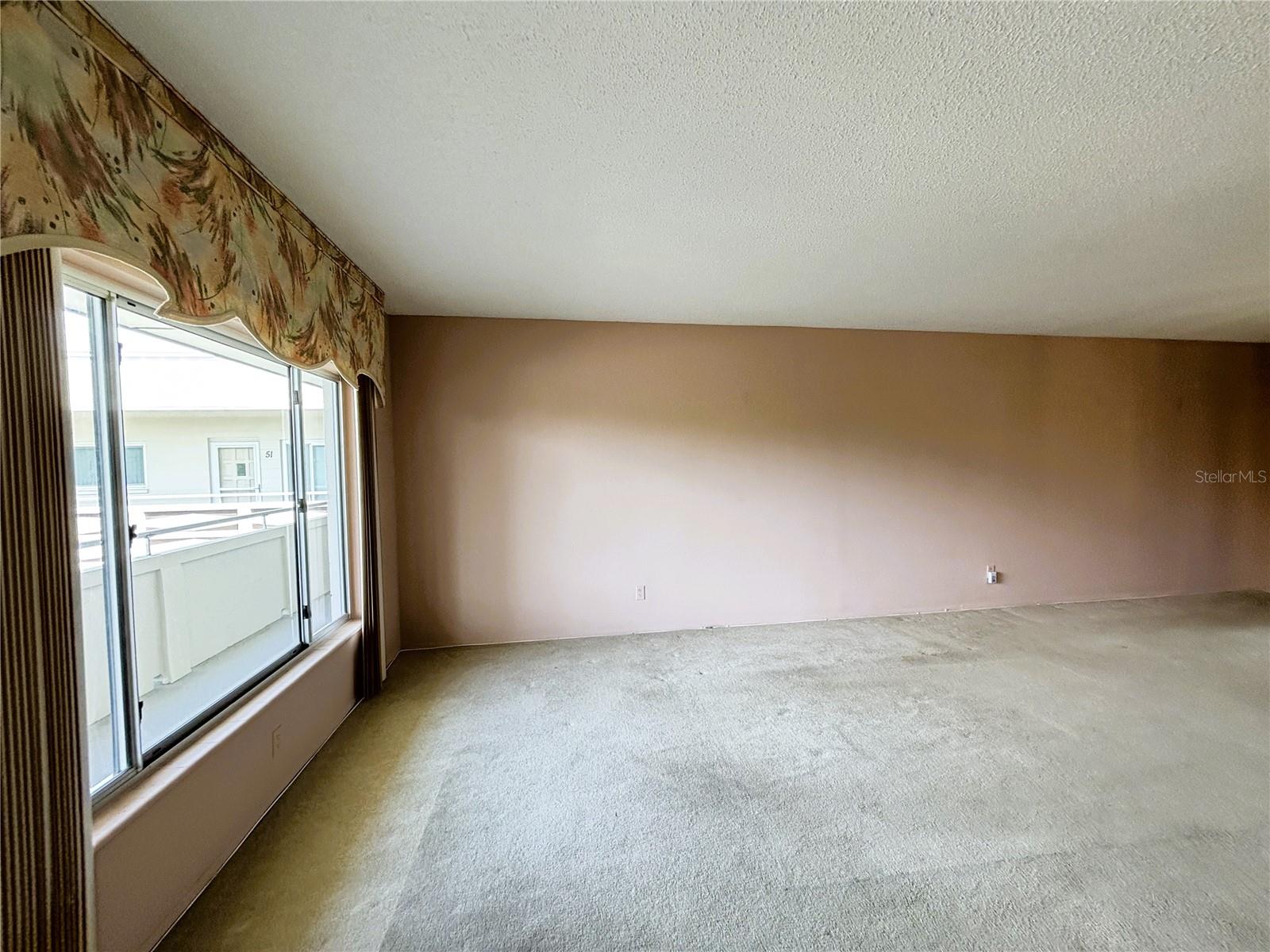 Image 6 of 19 For 2379 Finlandia Lane 55