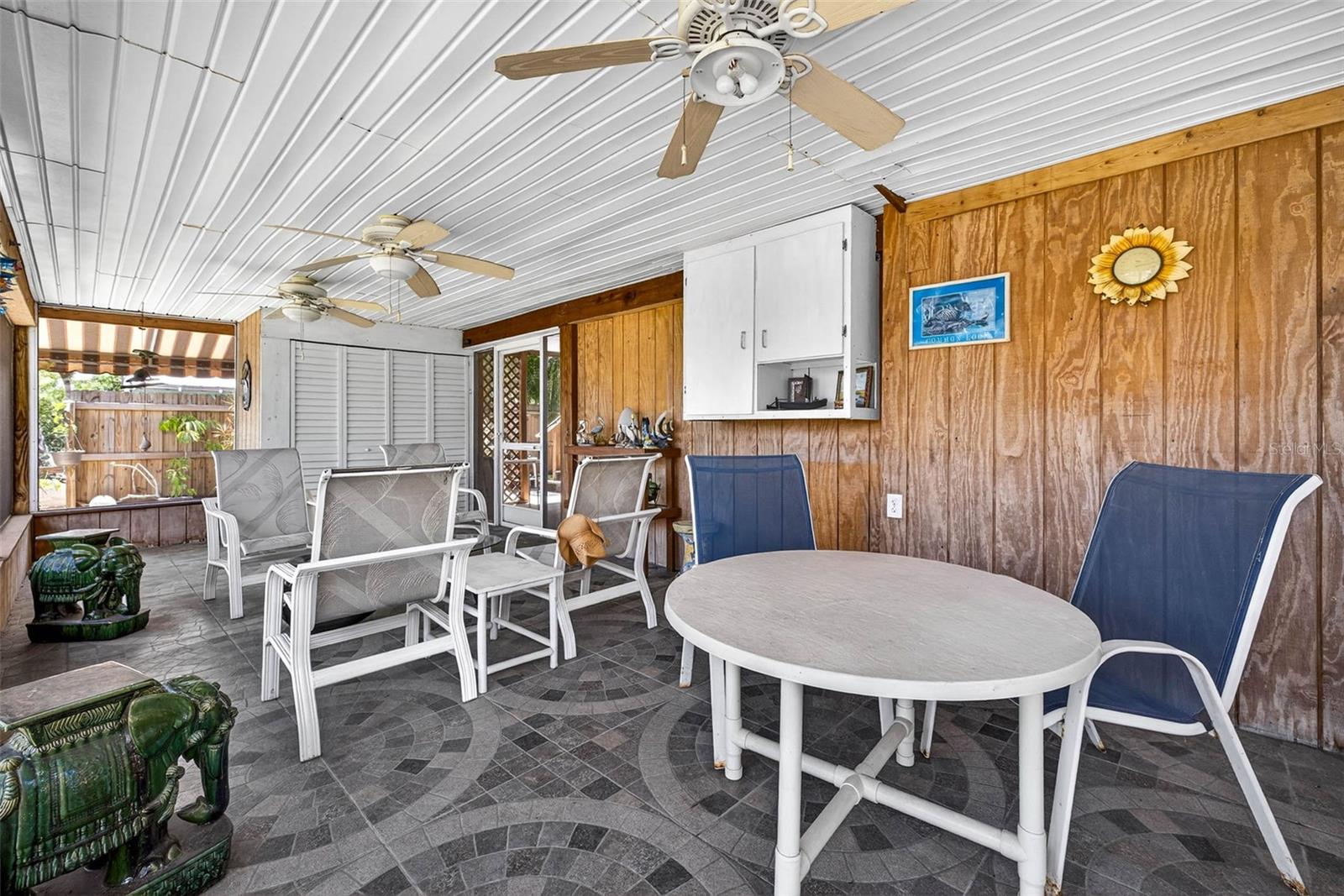 Image 23 of 65 For 606 Dickman Drive Sw