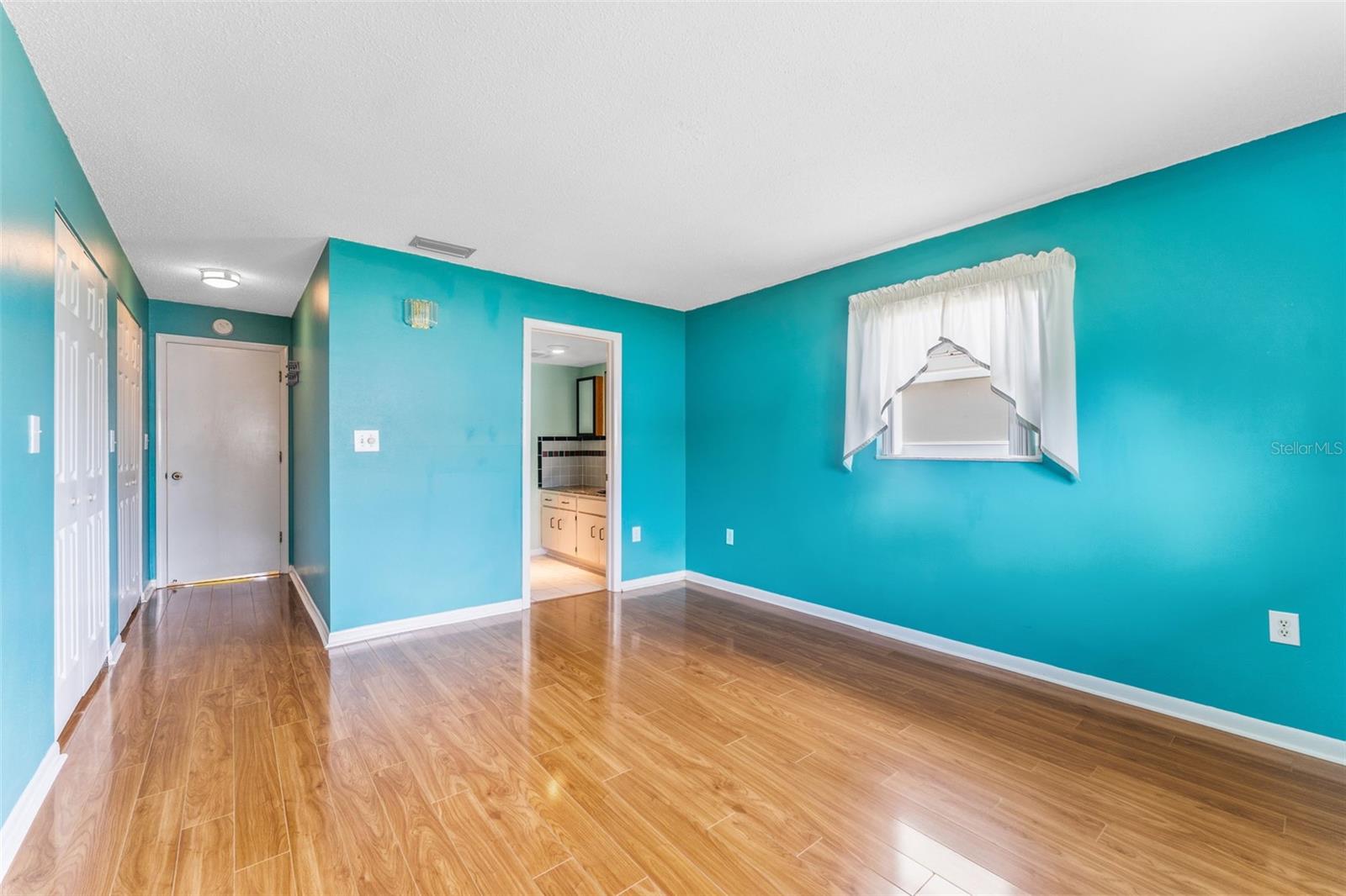 Image 19 of 38 For 5377 Springwood Boulevard