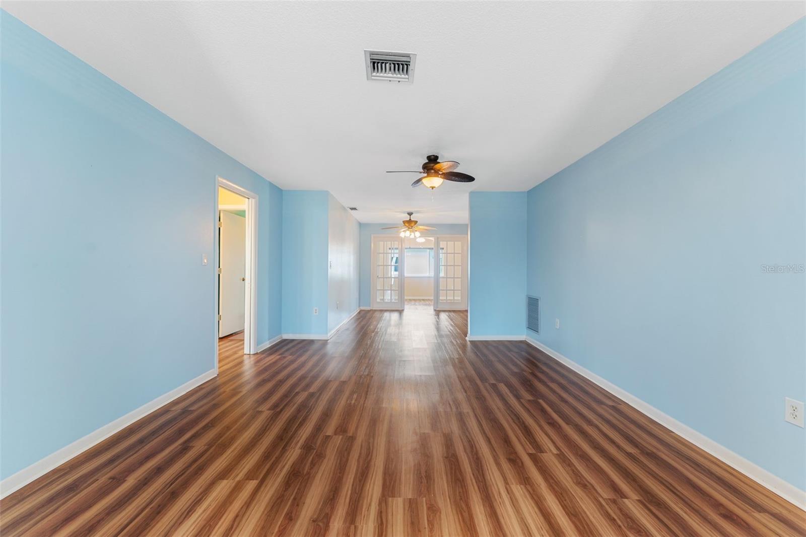 Image 7 of 38 For 5377 Springwood Boulevard
