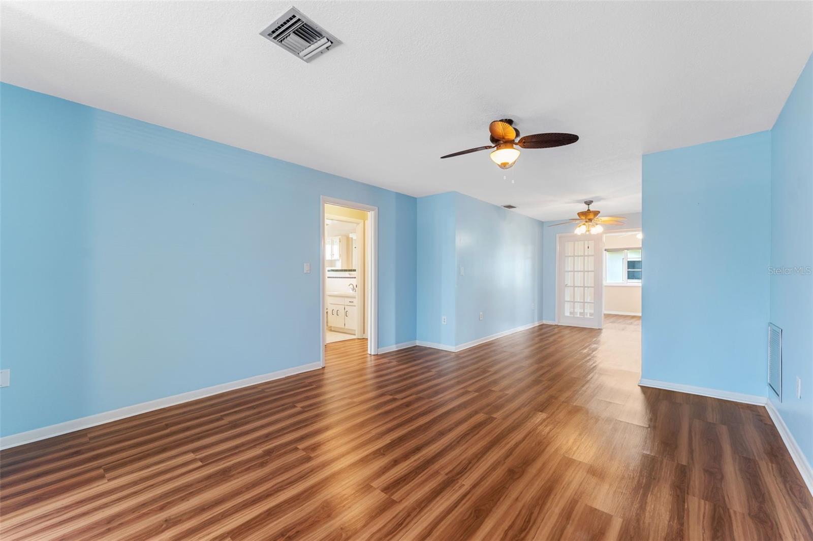 Image 8 of 38 For 5377 Springwood Boulevard