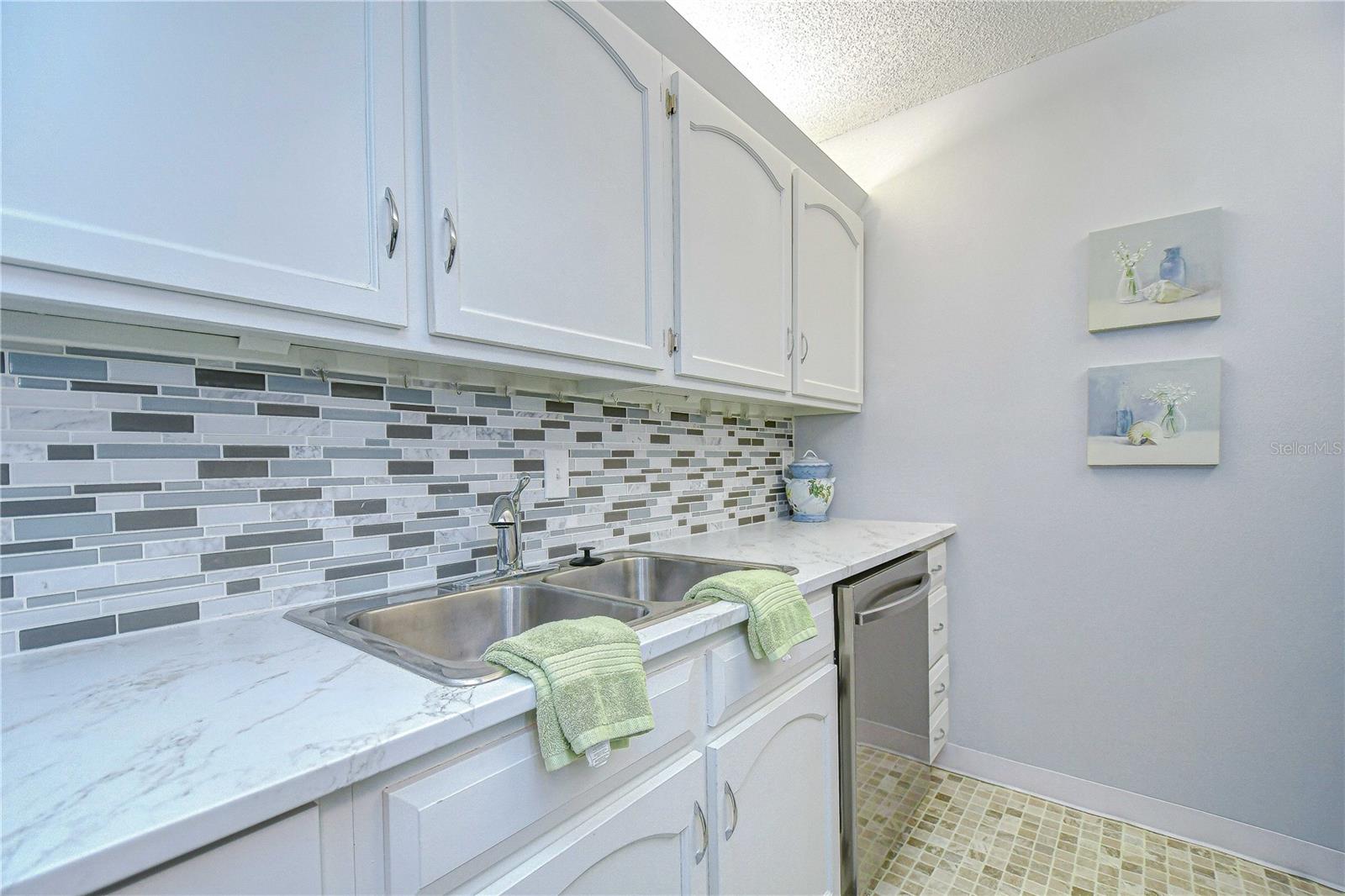 Image 13 of 28 For 4801 Airport Road 211