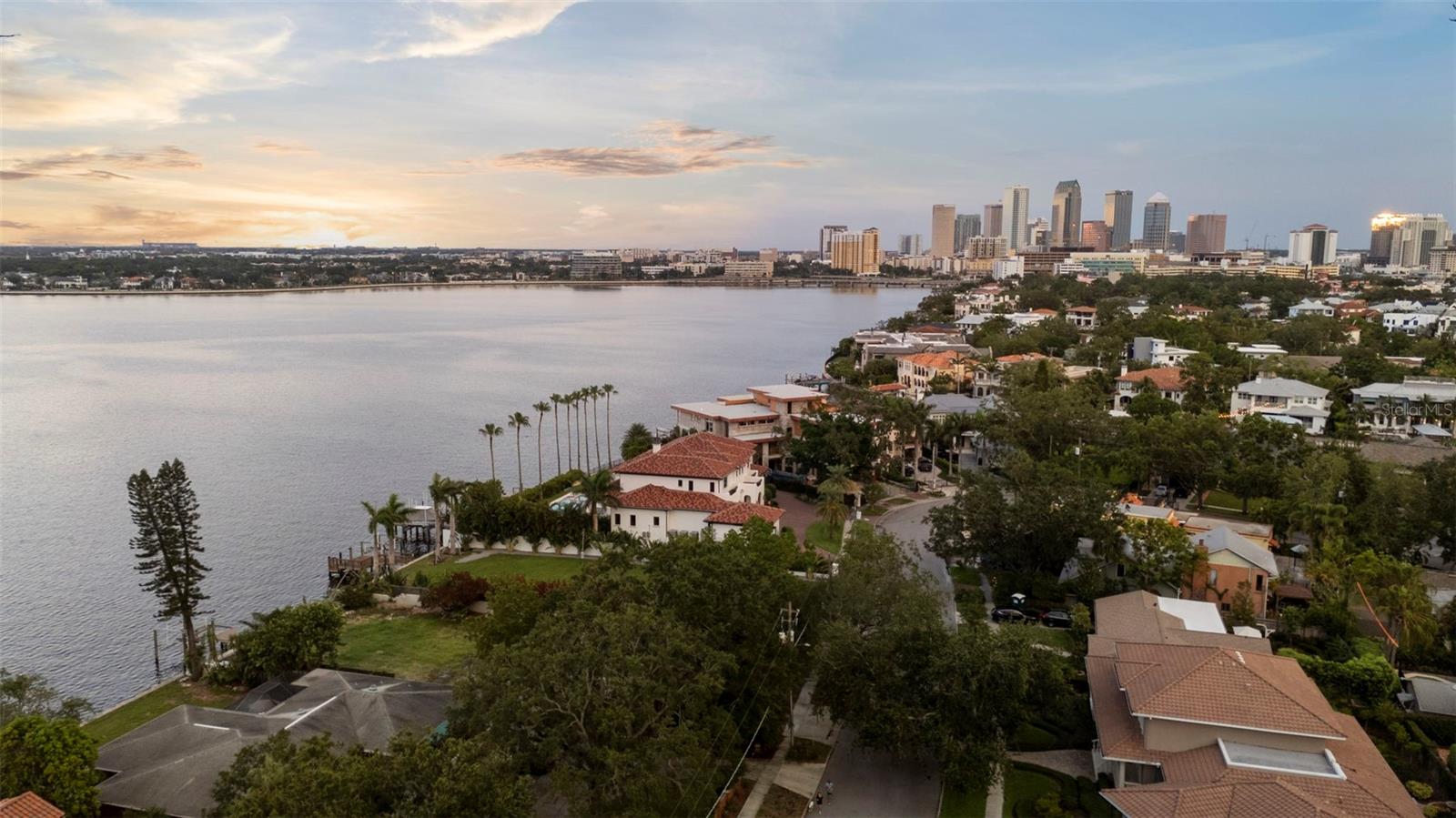 Listing photo id 37 for 214 Blanca Avenue