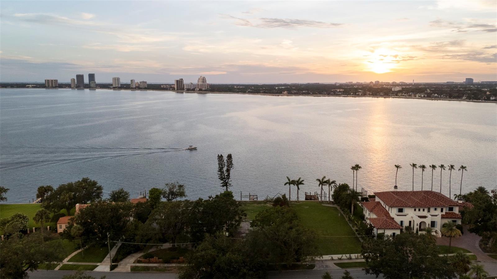 Listing photo id 38 for 214 Blanca Avenue