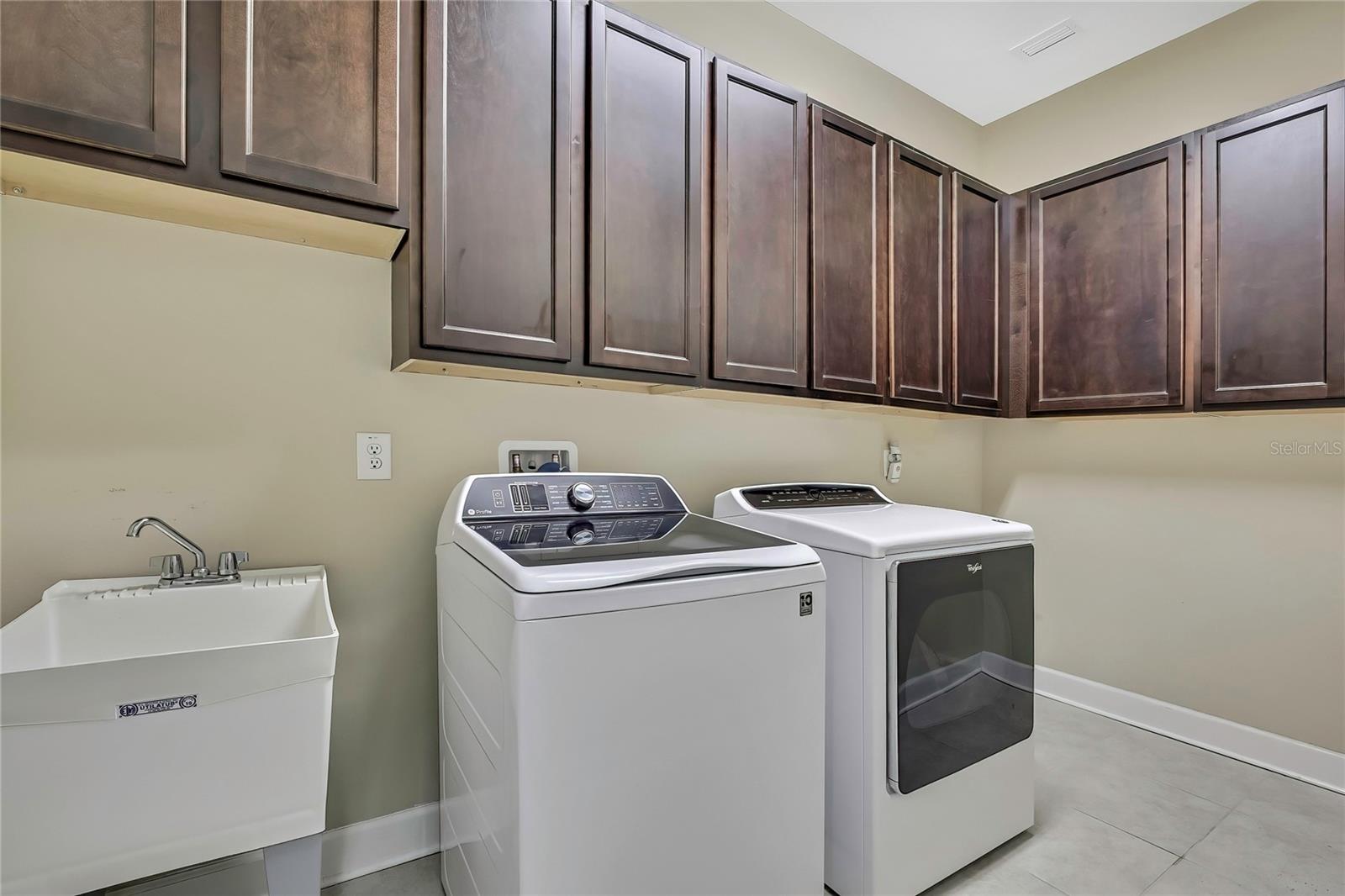 Listing photo id 32 for 4155 Barletta Court