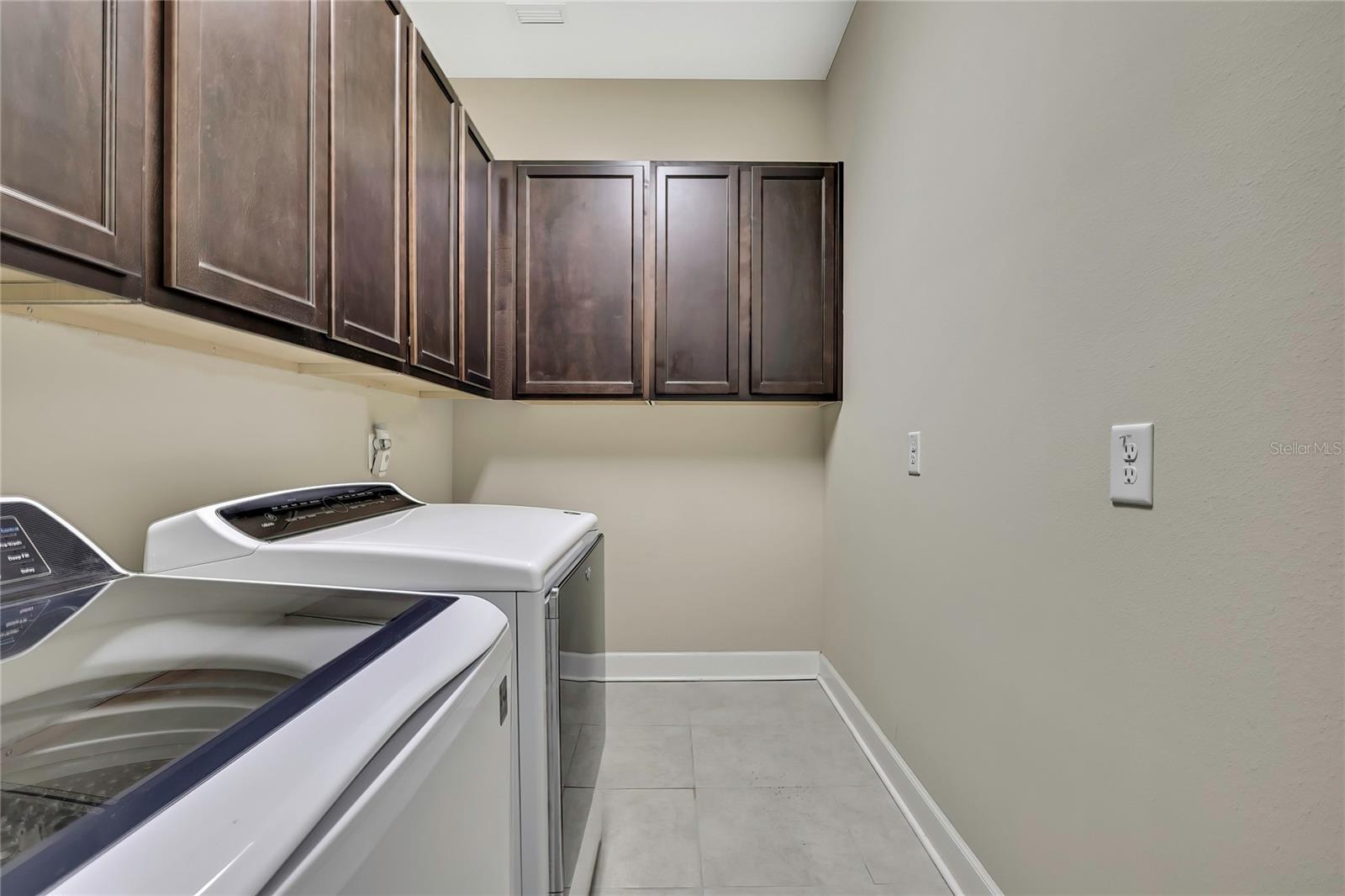 Listing photo id 33 for 4155 Barletta Court