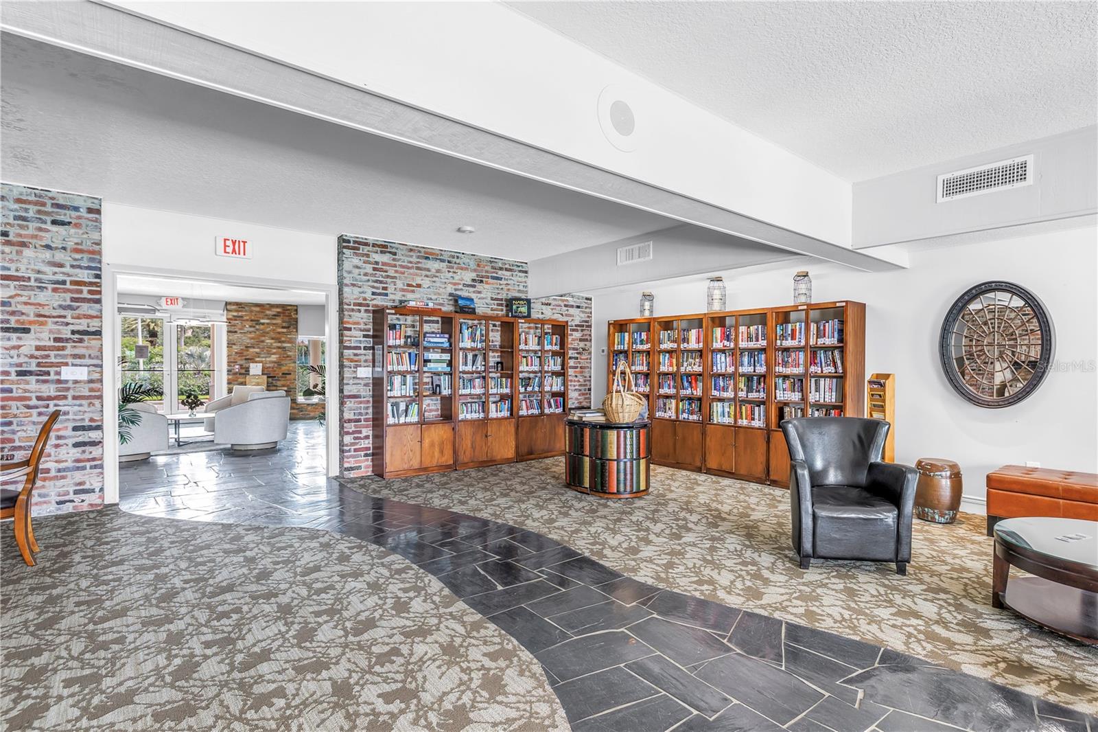 Image 33 of 51 For 4900 Brittany Drive S 611
