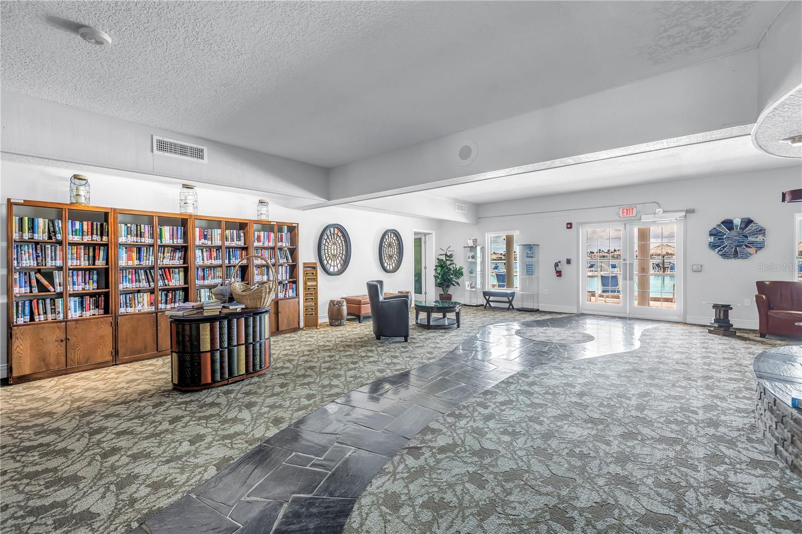 Image 34 of 51 For 4900 Brittany Drive S 611