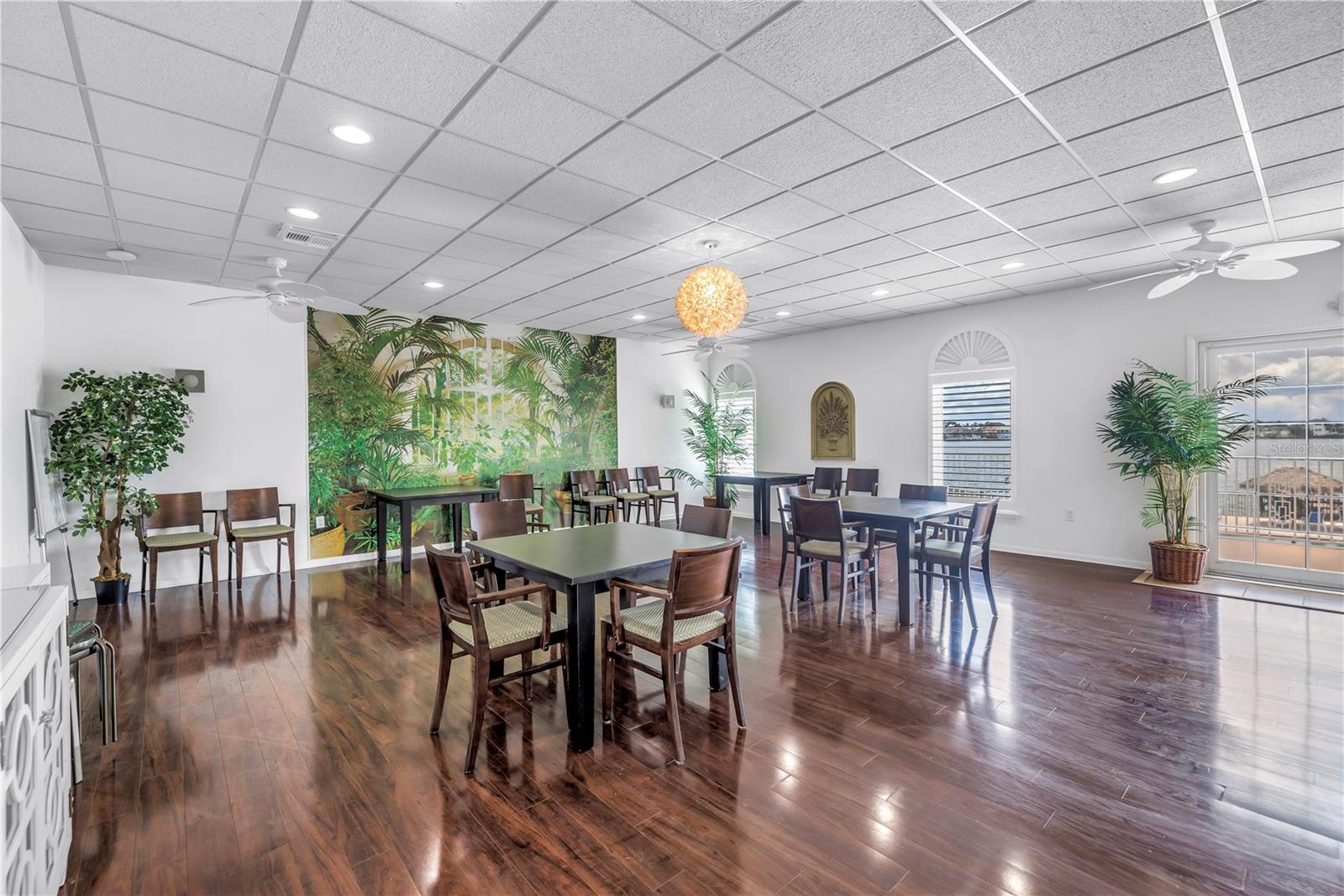 Image 37 of 51 For 4900 Brittany Drive S 611