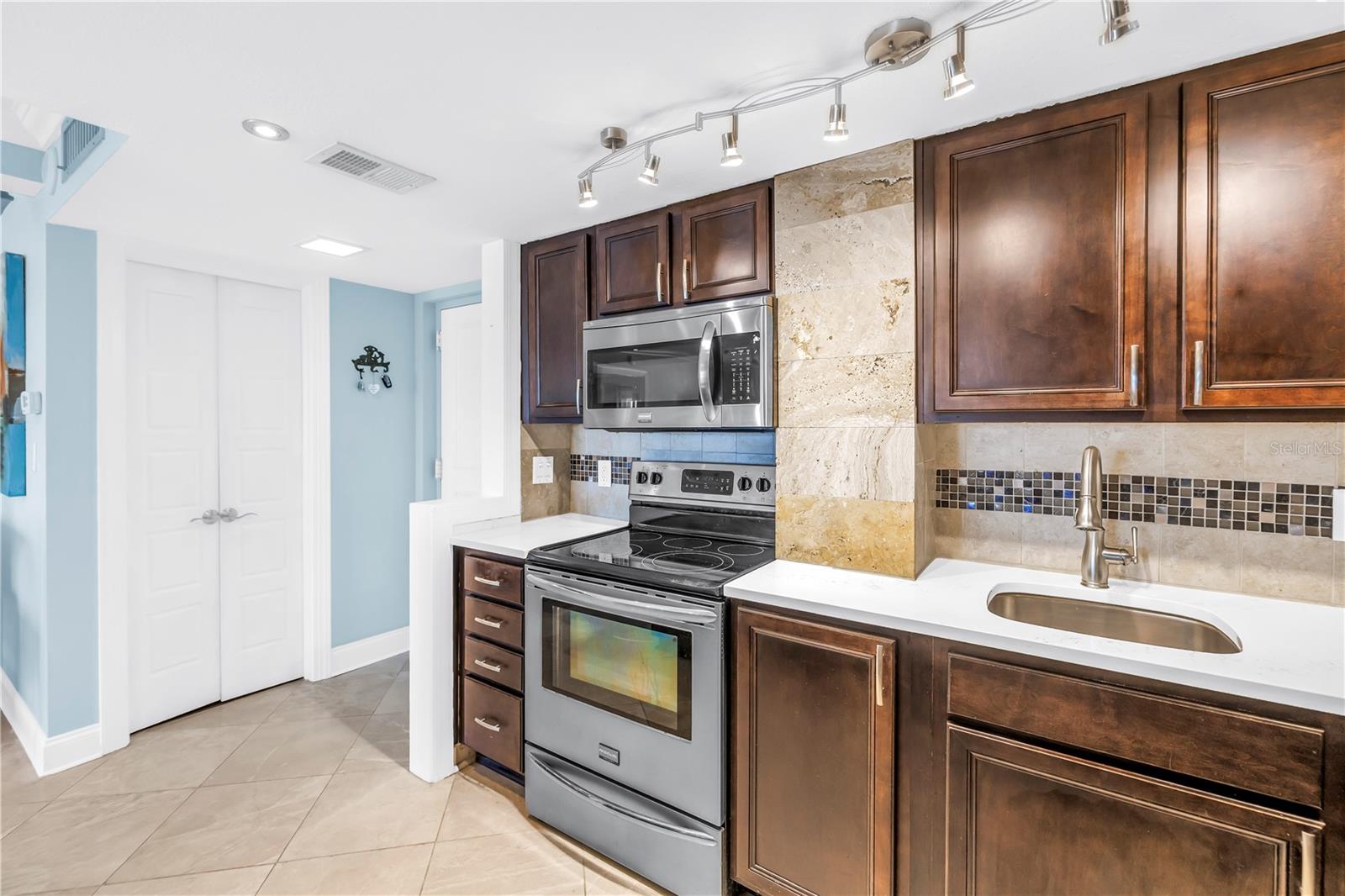 Image 6 of 51 For 4900 Brittany Drive S 611