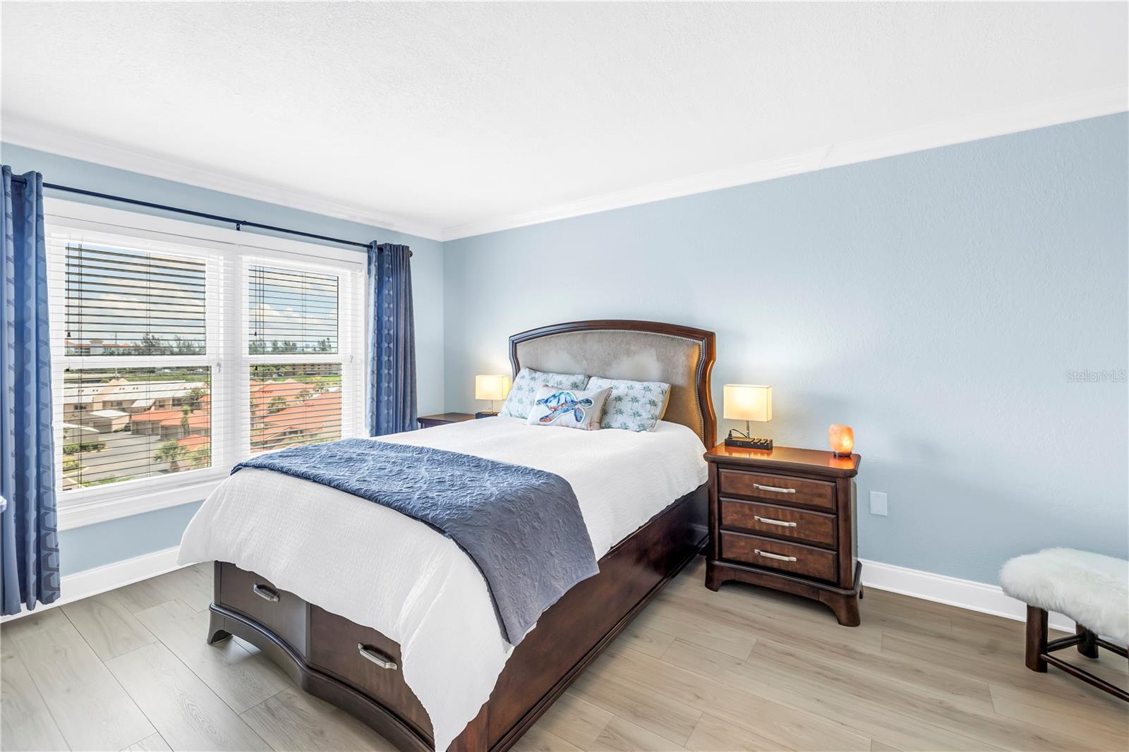 Image 9 of 51 For 4900 Brittany Drive S 611