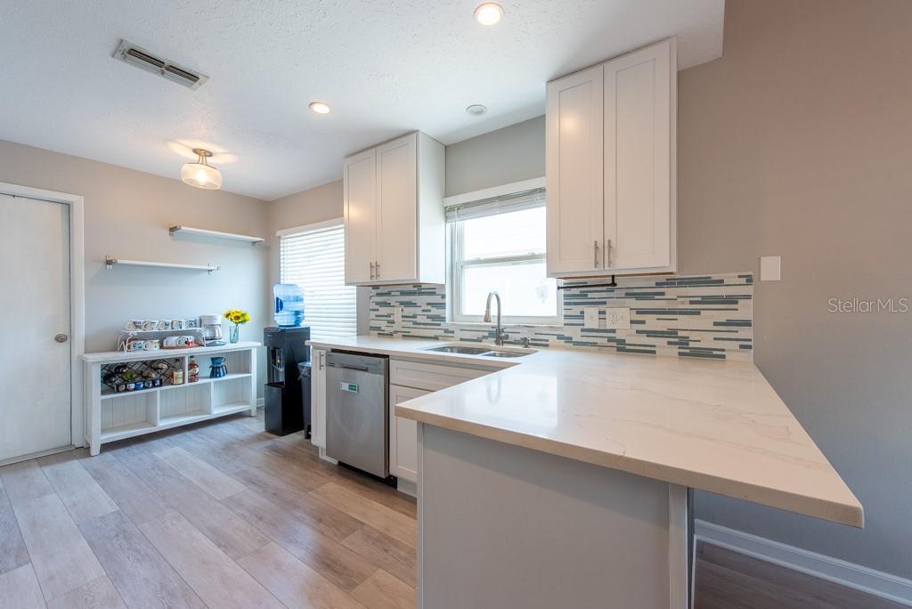 Image 10 of 35 For 6817 Gabrielle Street