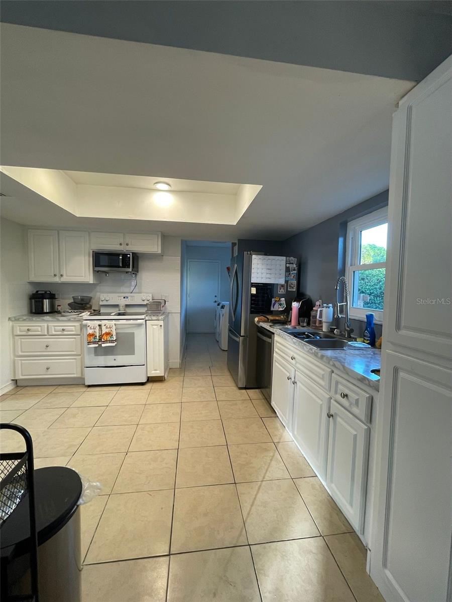 Image 11 of 27 For 619 Ephrata Drive
