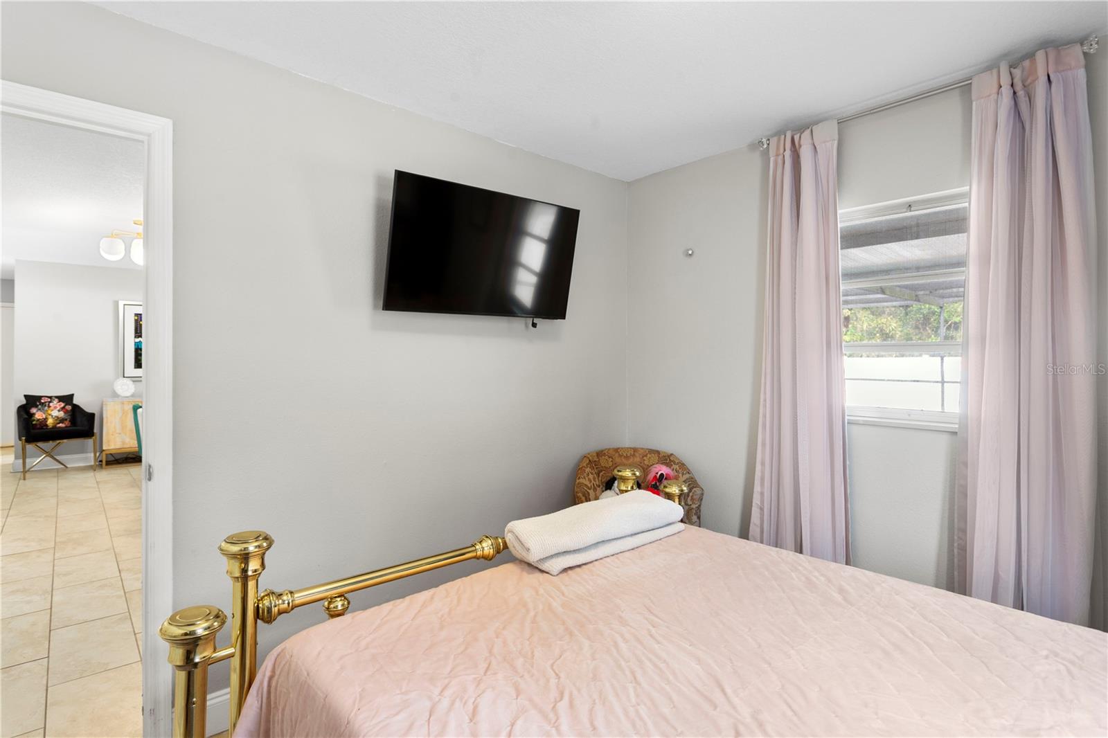 Image 18 of 47 For 4012 Munro Street