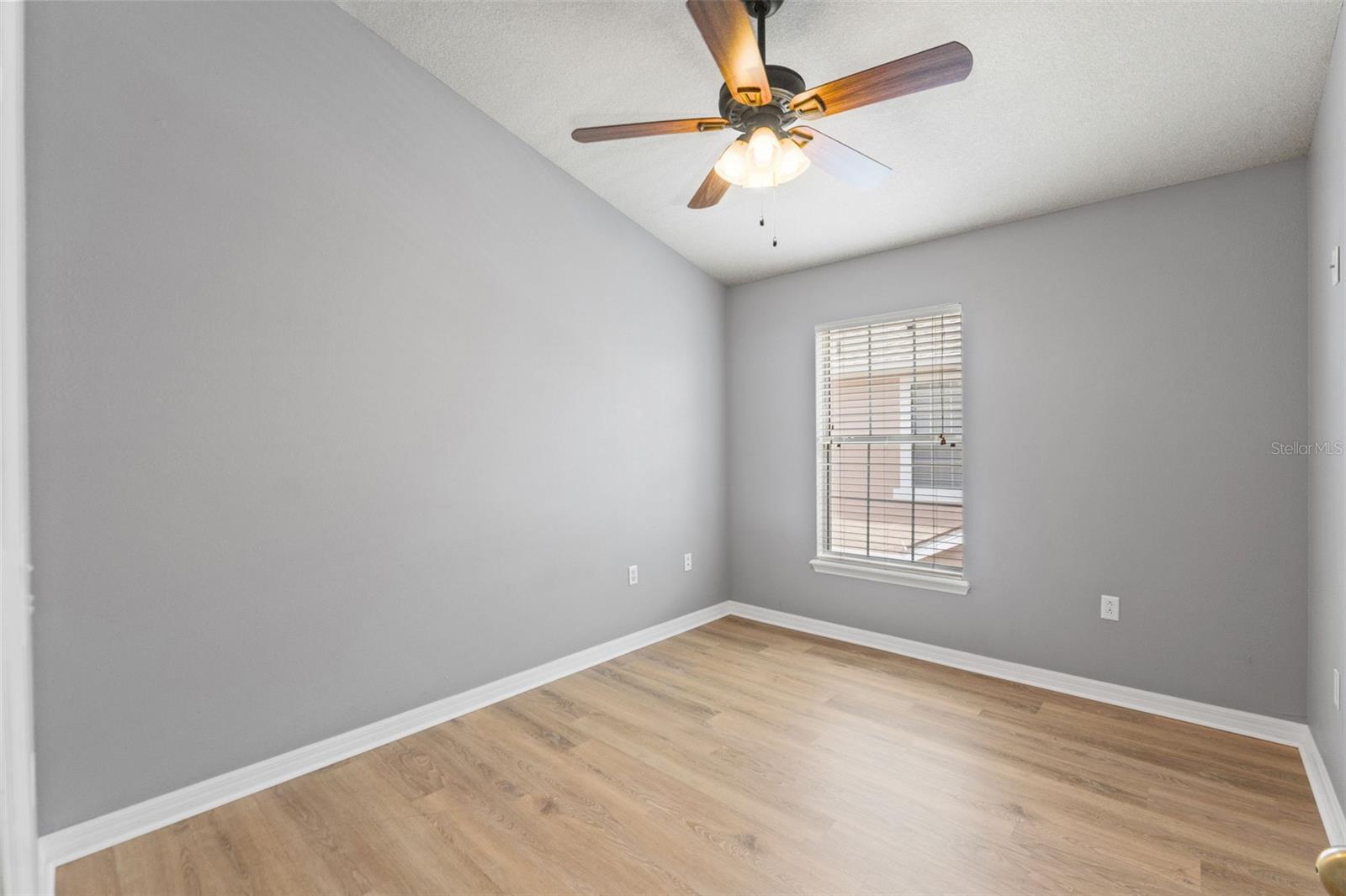 Image 22 of 44 For 589 52nd Avenue N
