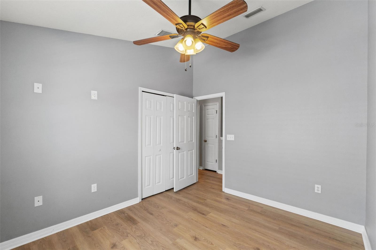 Image 23 of 44 For 589 52nd Avenue N
