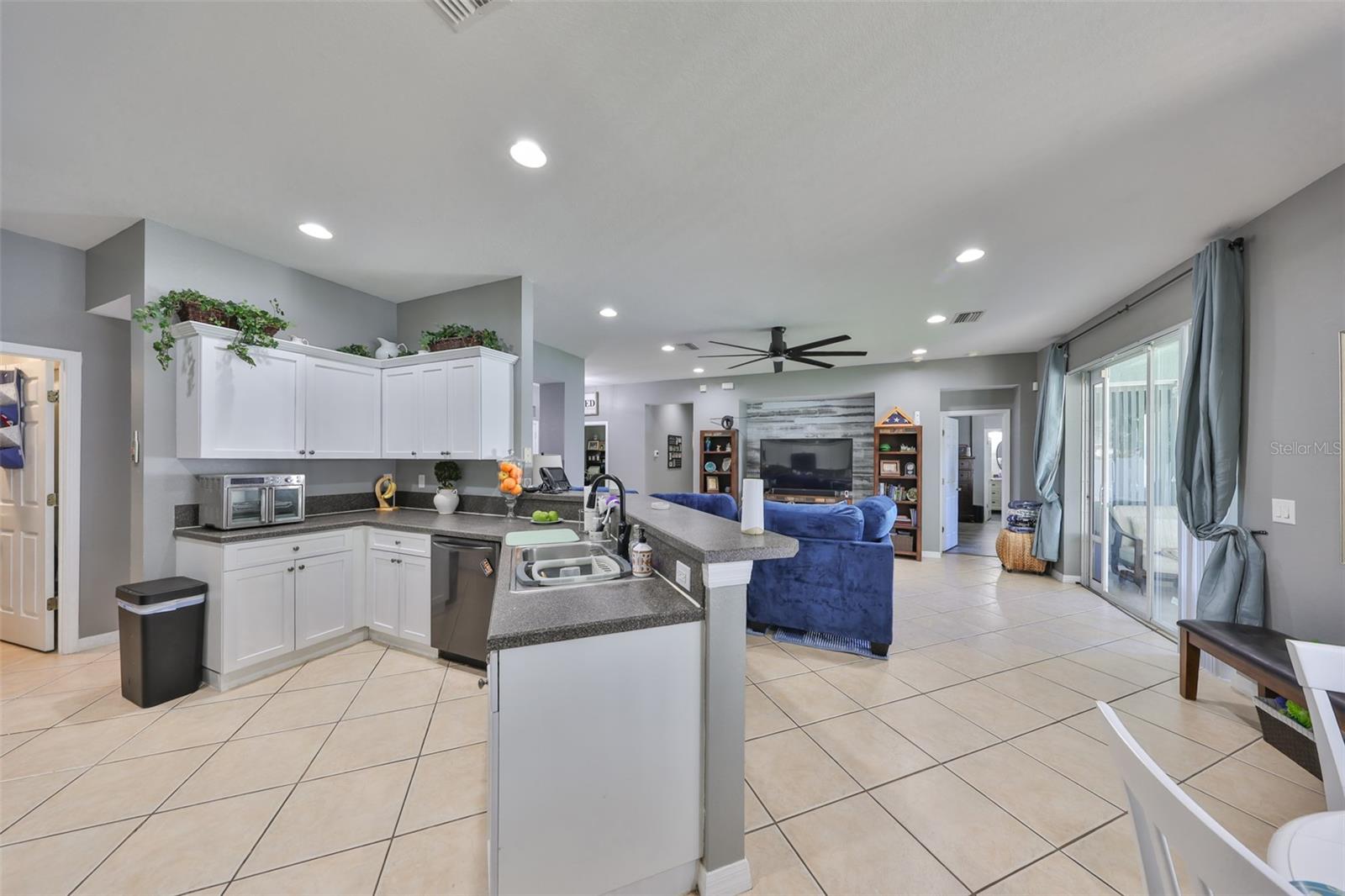 Image 13 of 46 For 11806 Holly Crest Lane