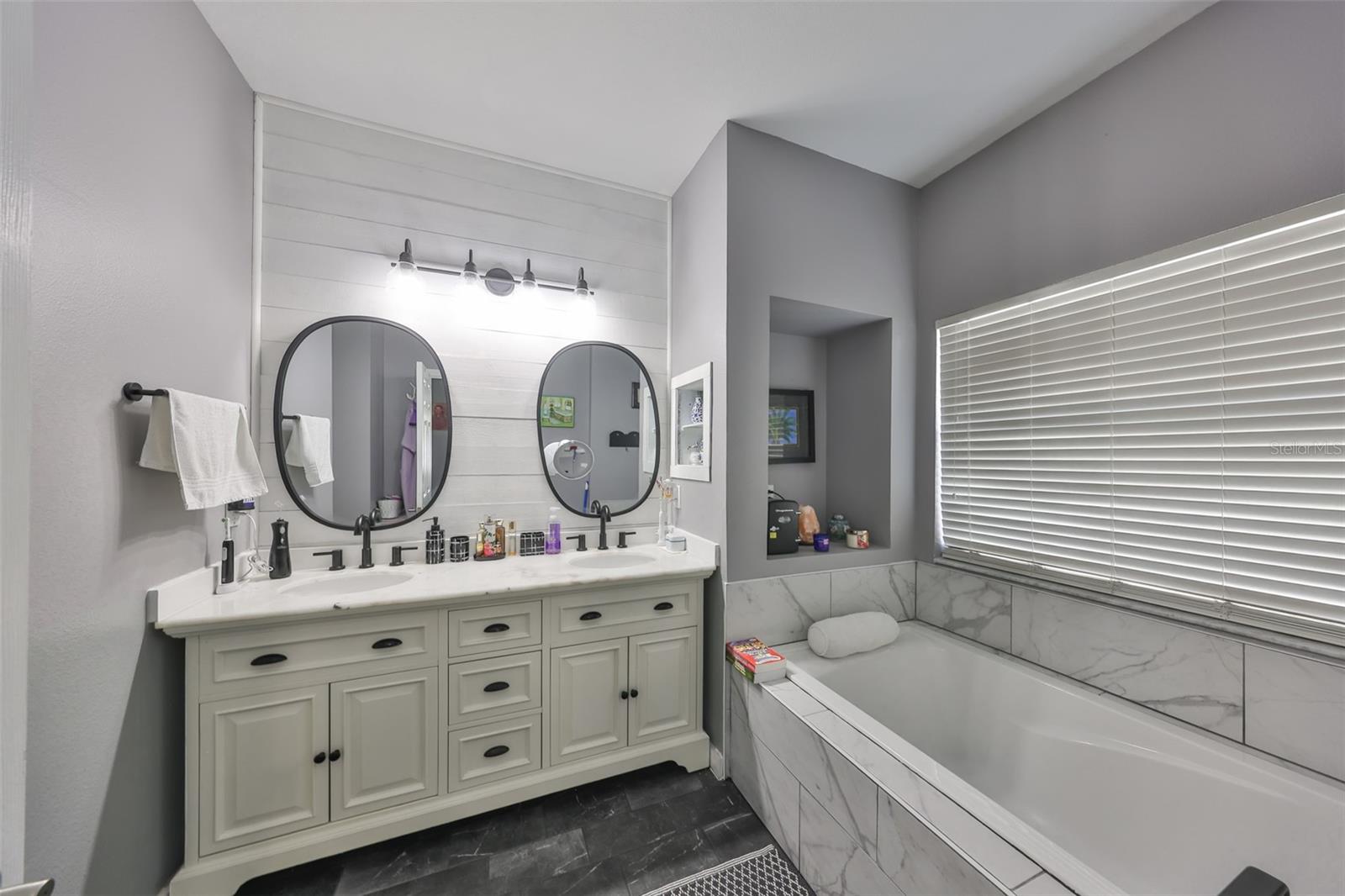 Image 31 of 46 For 11806 Holly Crest Lane